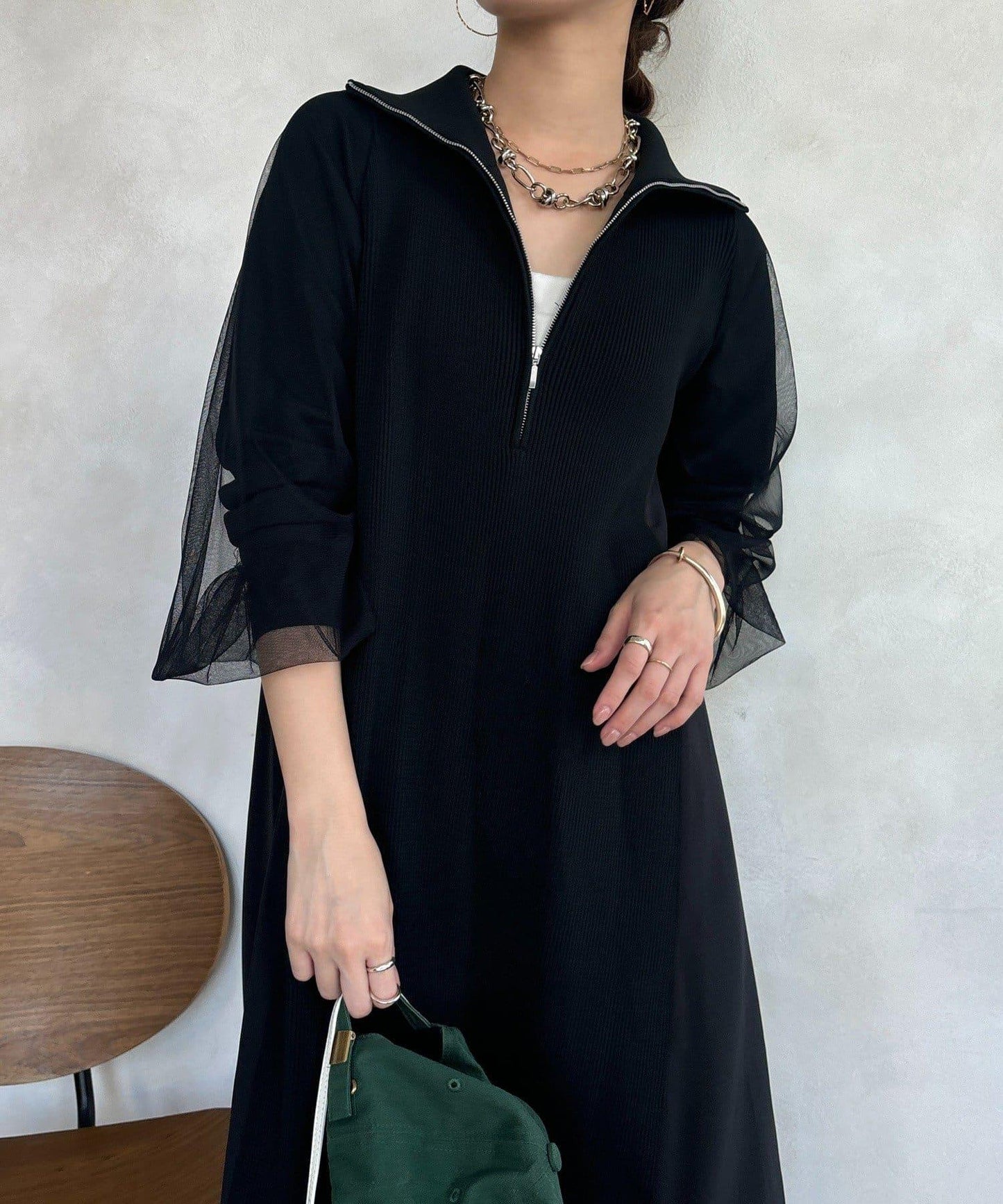 袖部網紗半拉鍊連衣裙