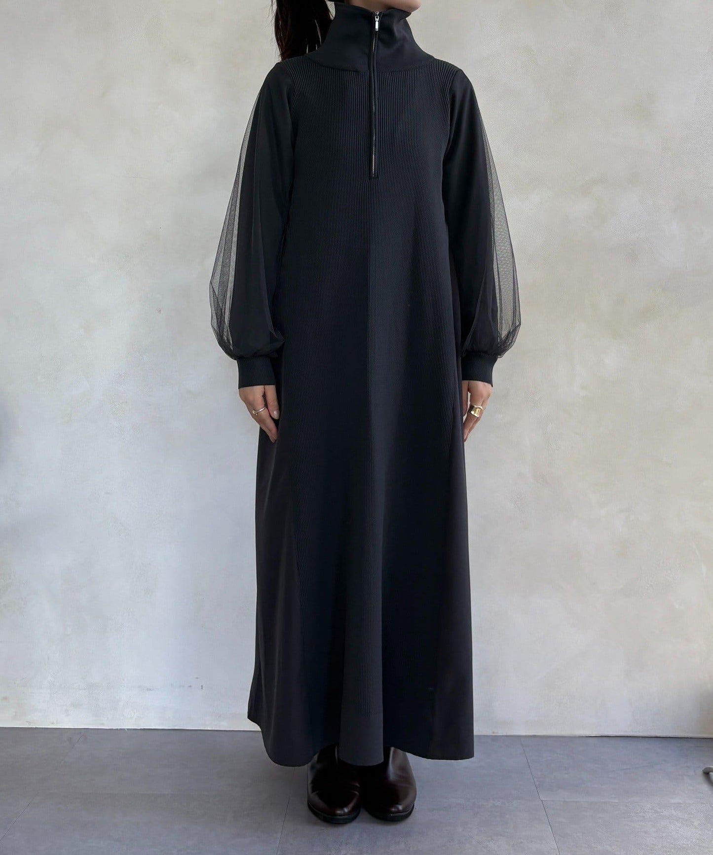 袖部網紗半拉鍊連衣裙