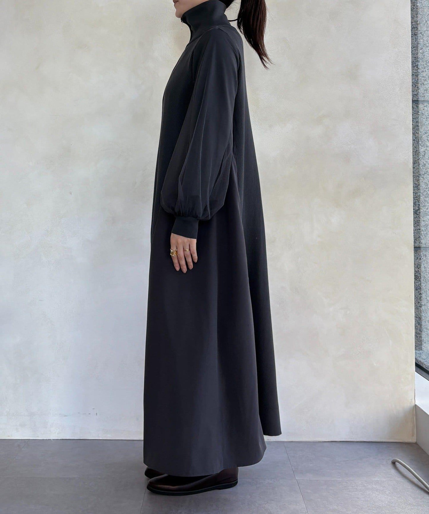 袖部網紗半拉鍊連衣裙