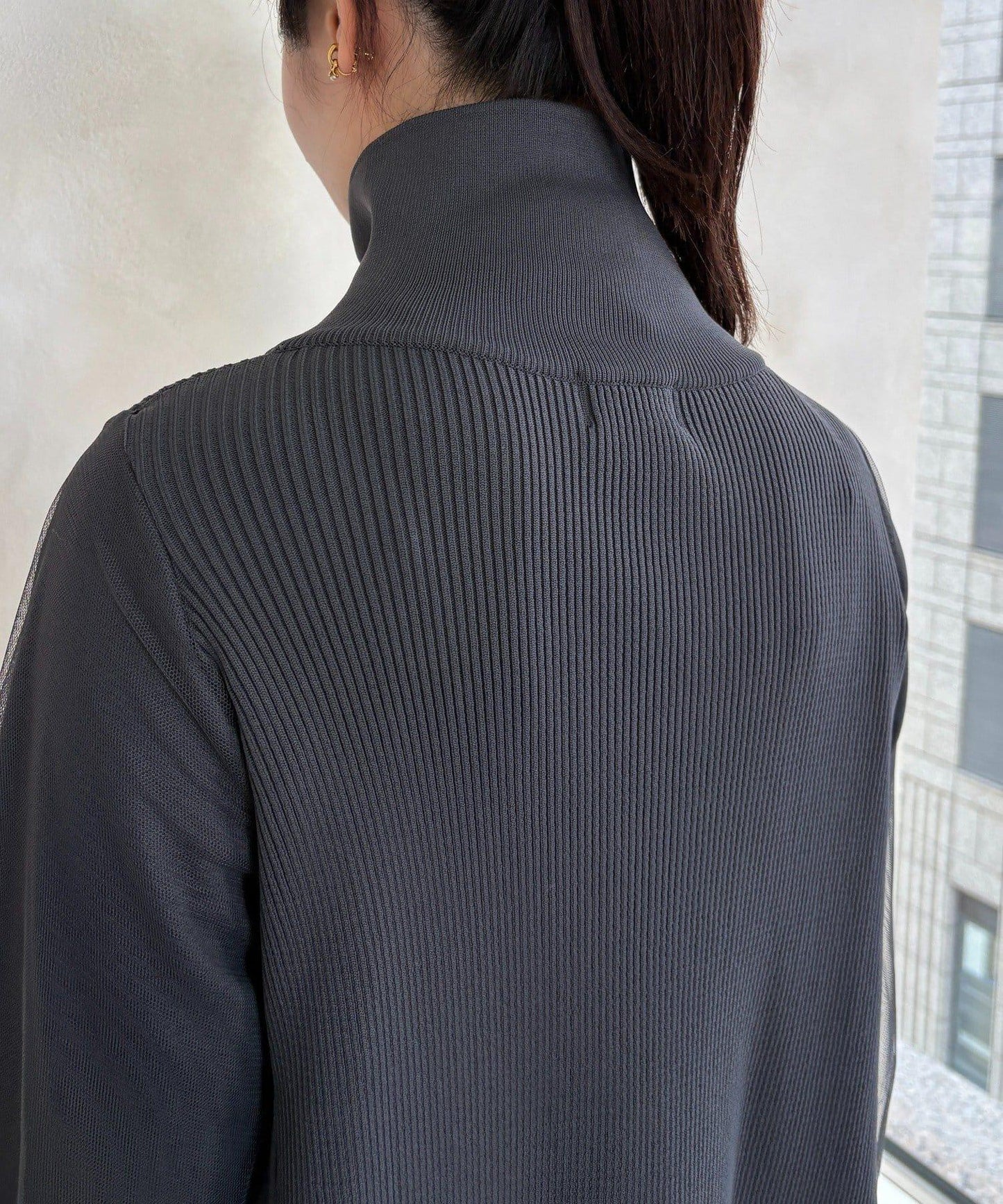 袖部網紗半拉鍊連衣裙