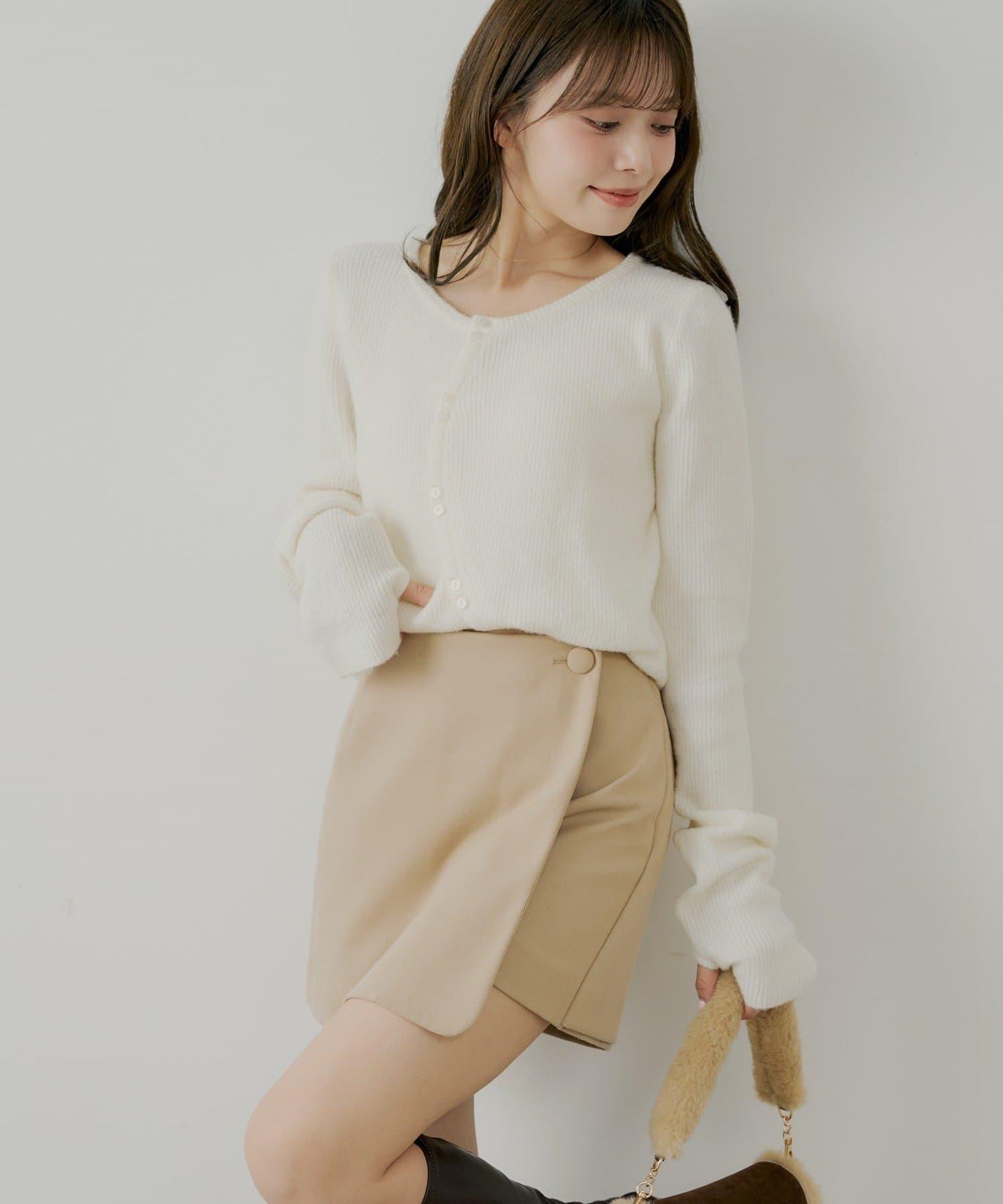 【Chico】前裹設計迷你裙褲