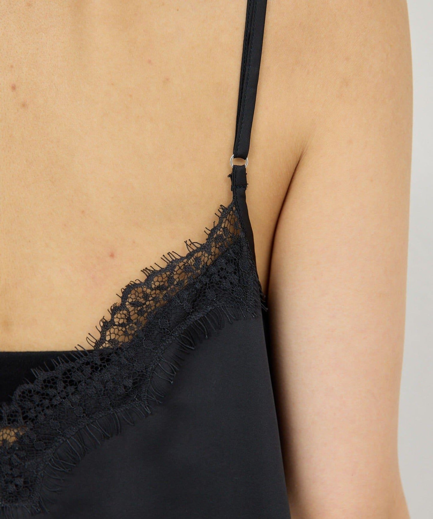 蕾絲吊帶長款上衣