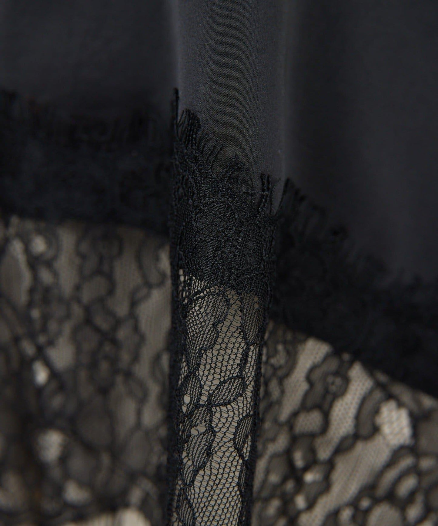 蕾絲吊帶長款上衣