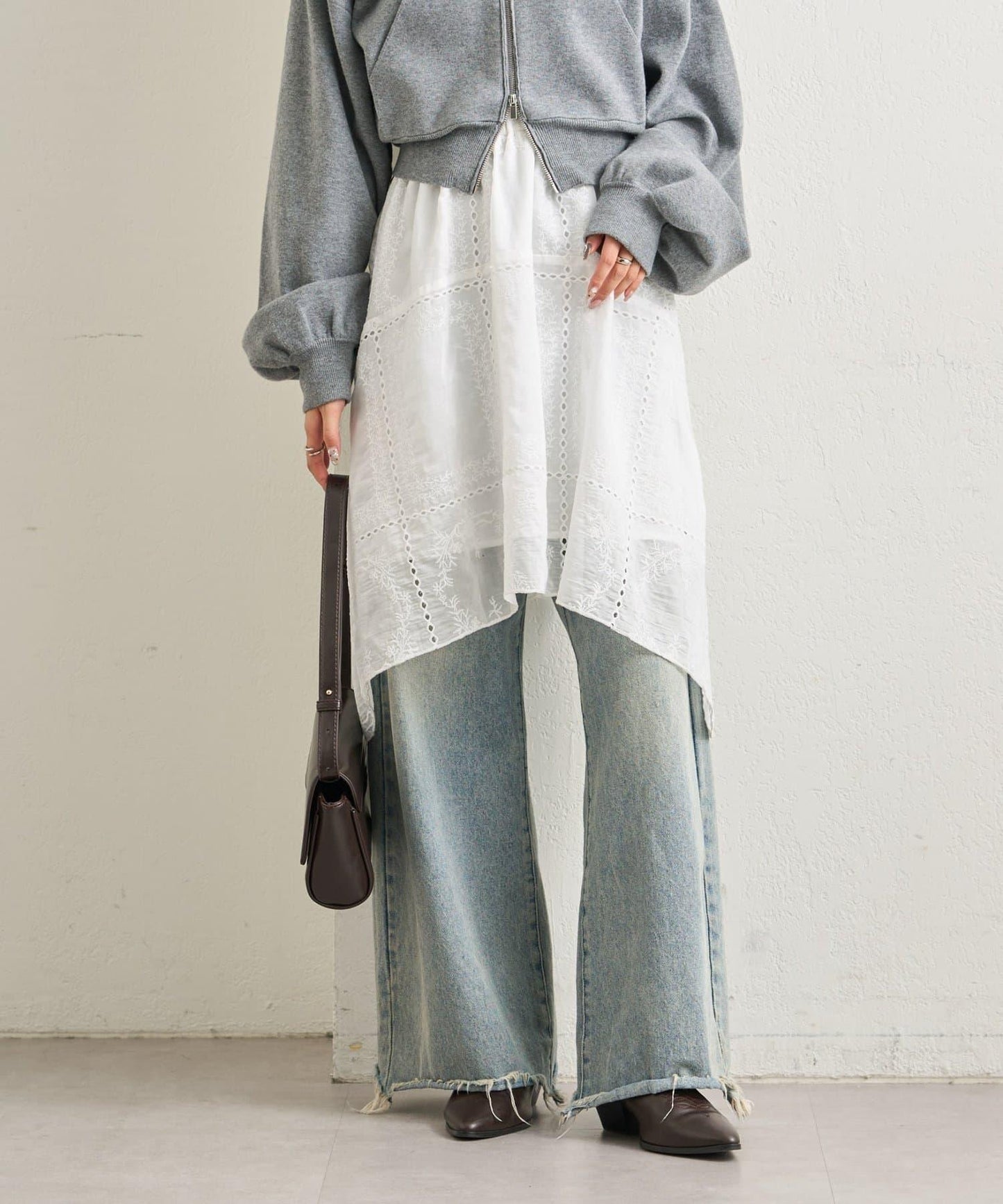 刺繡下襬半身裙