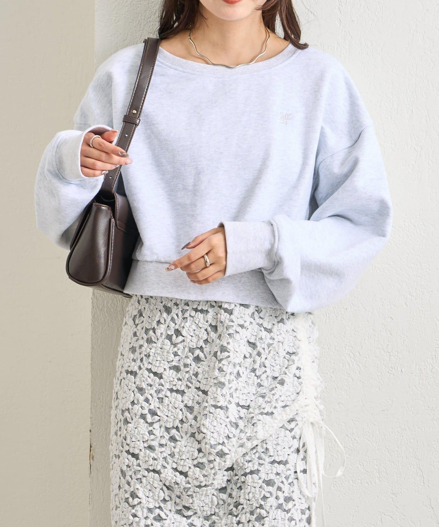 點綴刺繡短款衛衣