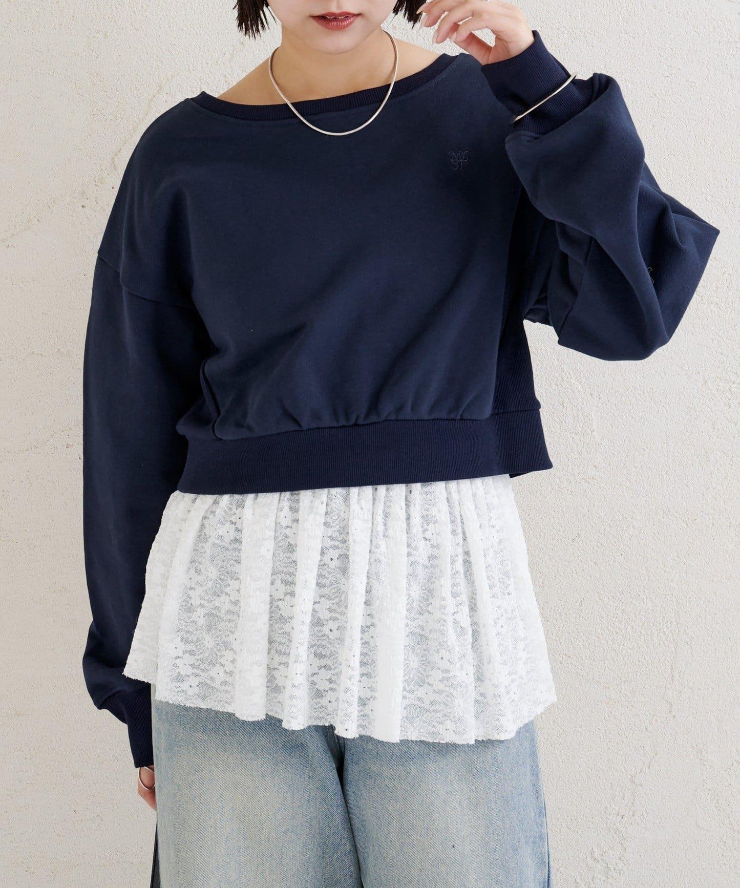 點綴刺繡短款衛衣