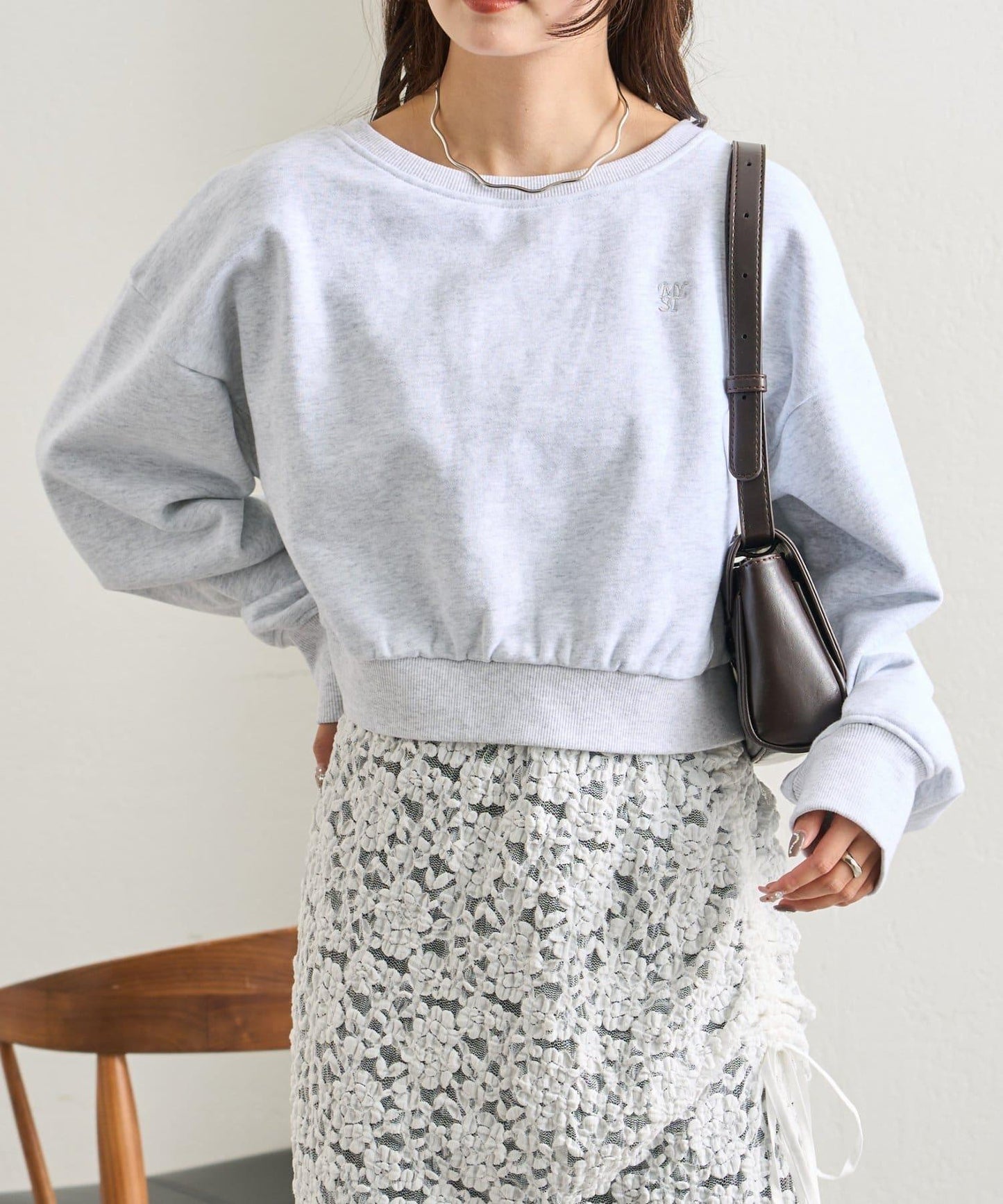 點綴刺繡短款衛衣