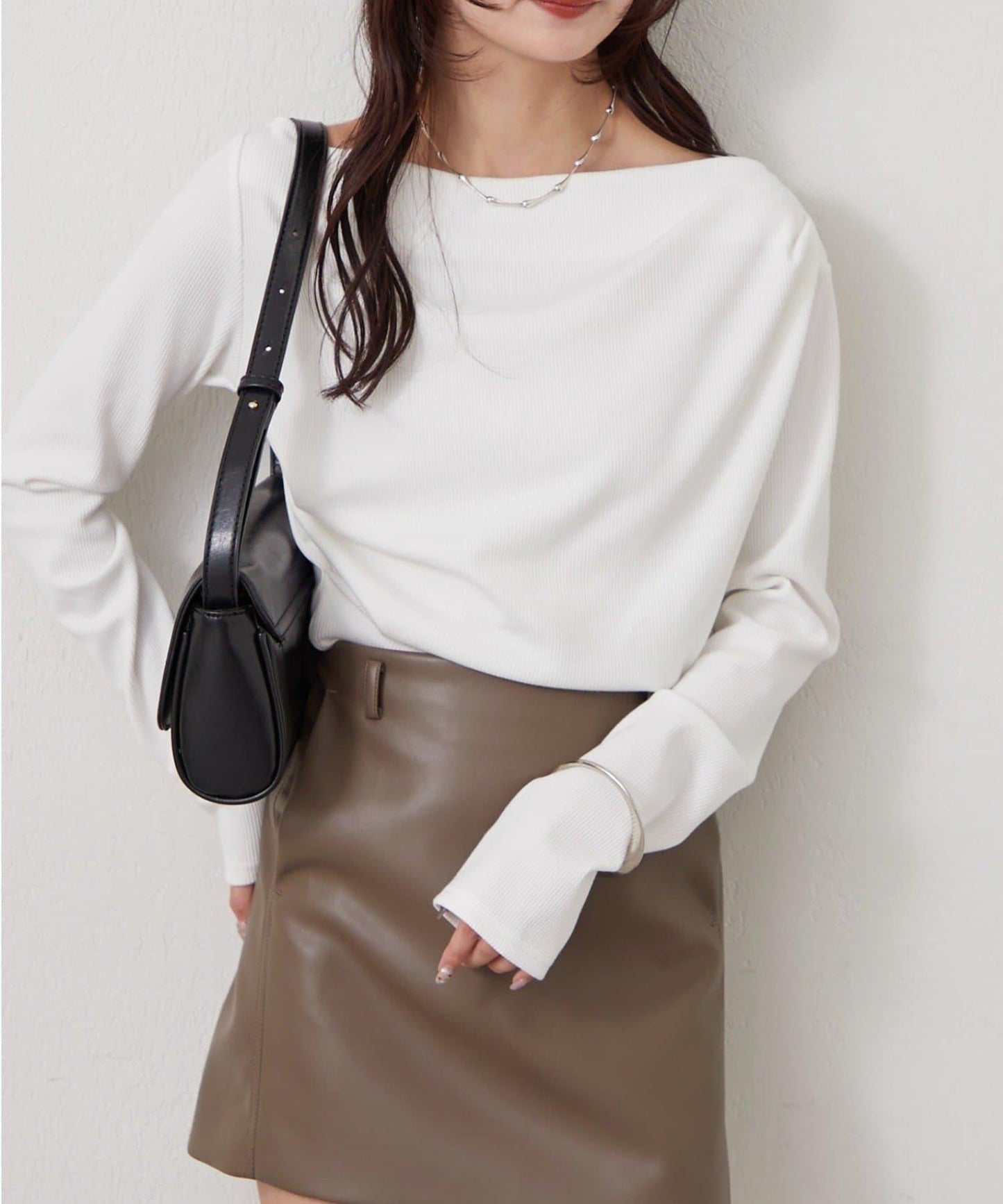 帶吊墜一字肩羅紋長袖T恤