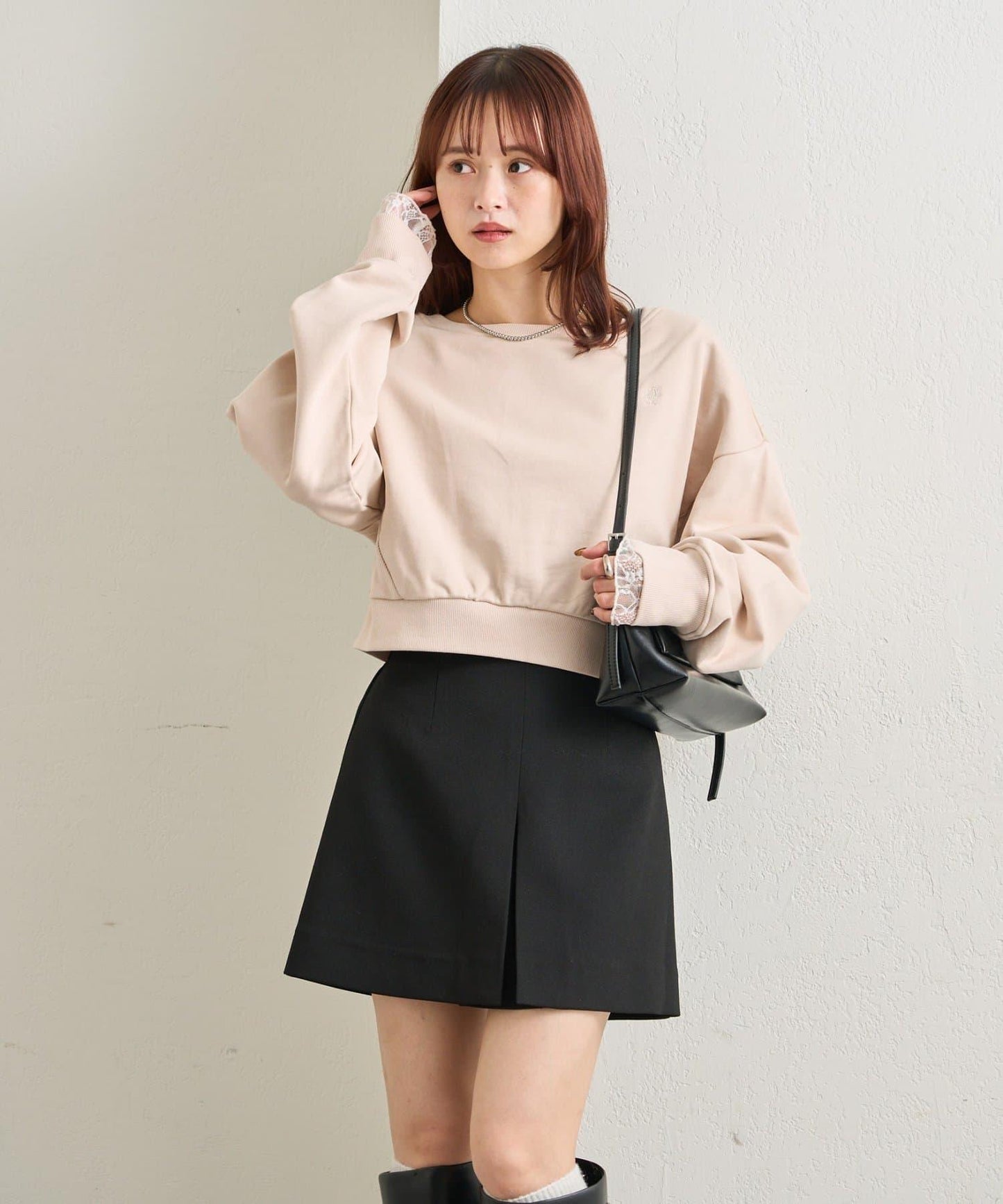 點綴刺繡短款衛衣