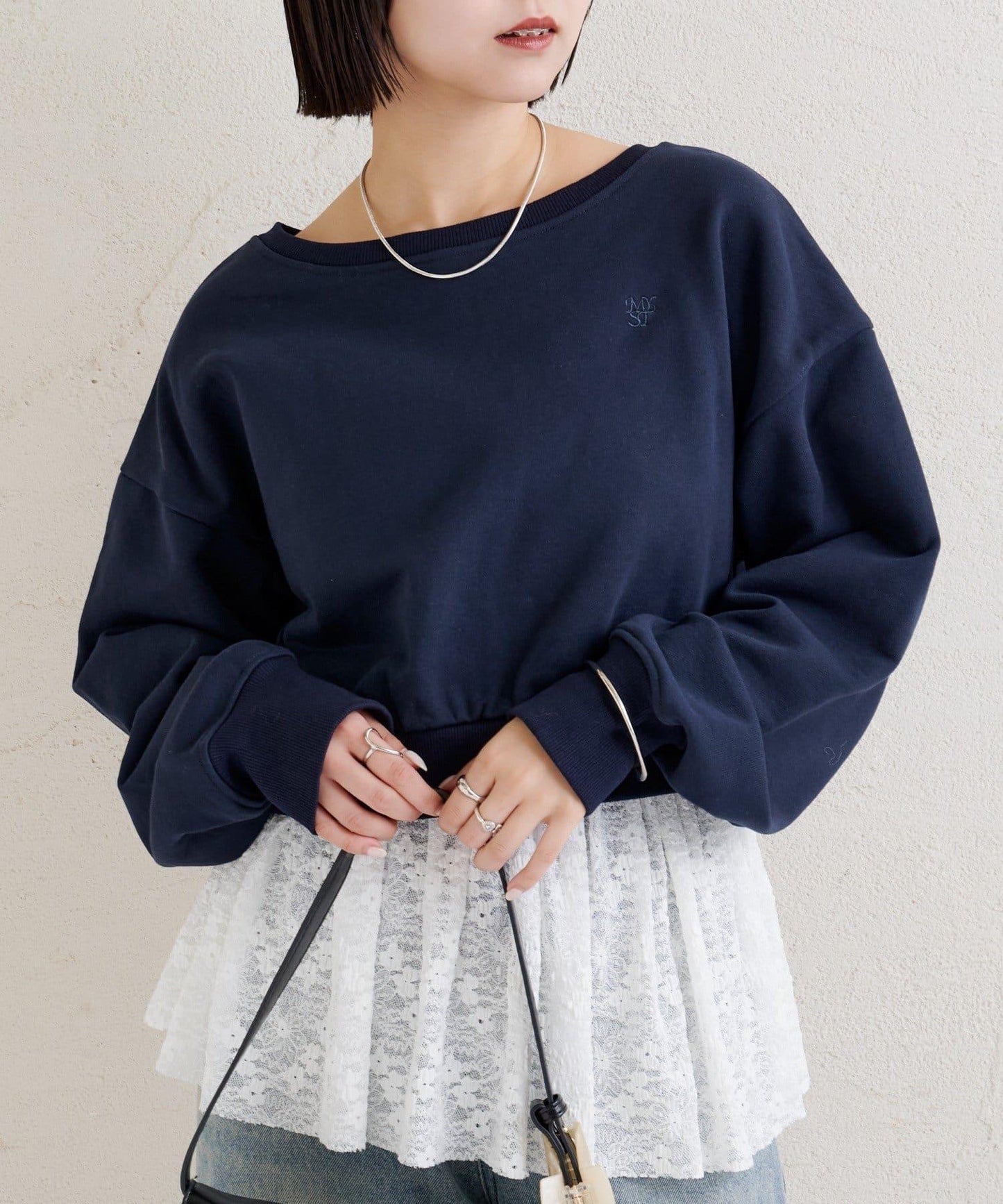 點綴刺繡短款衛衣