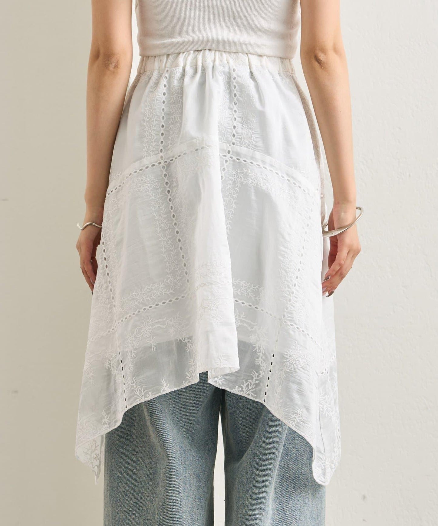 刺繡下襬半身裙