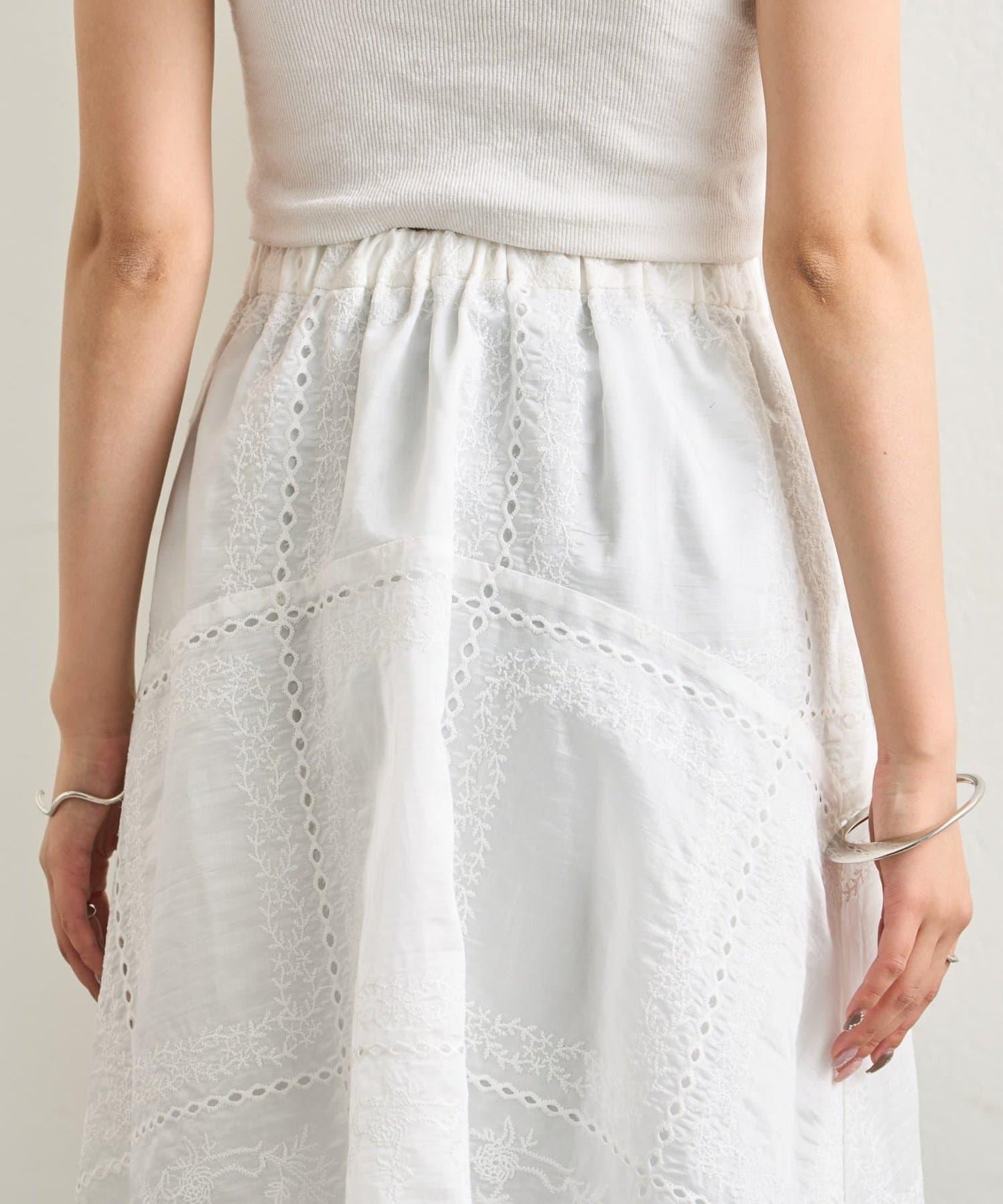 刺繡下襬半身裙