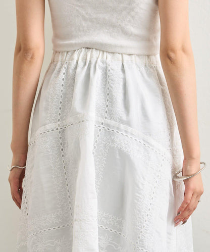 刺繡下襬半身裙