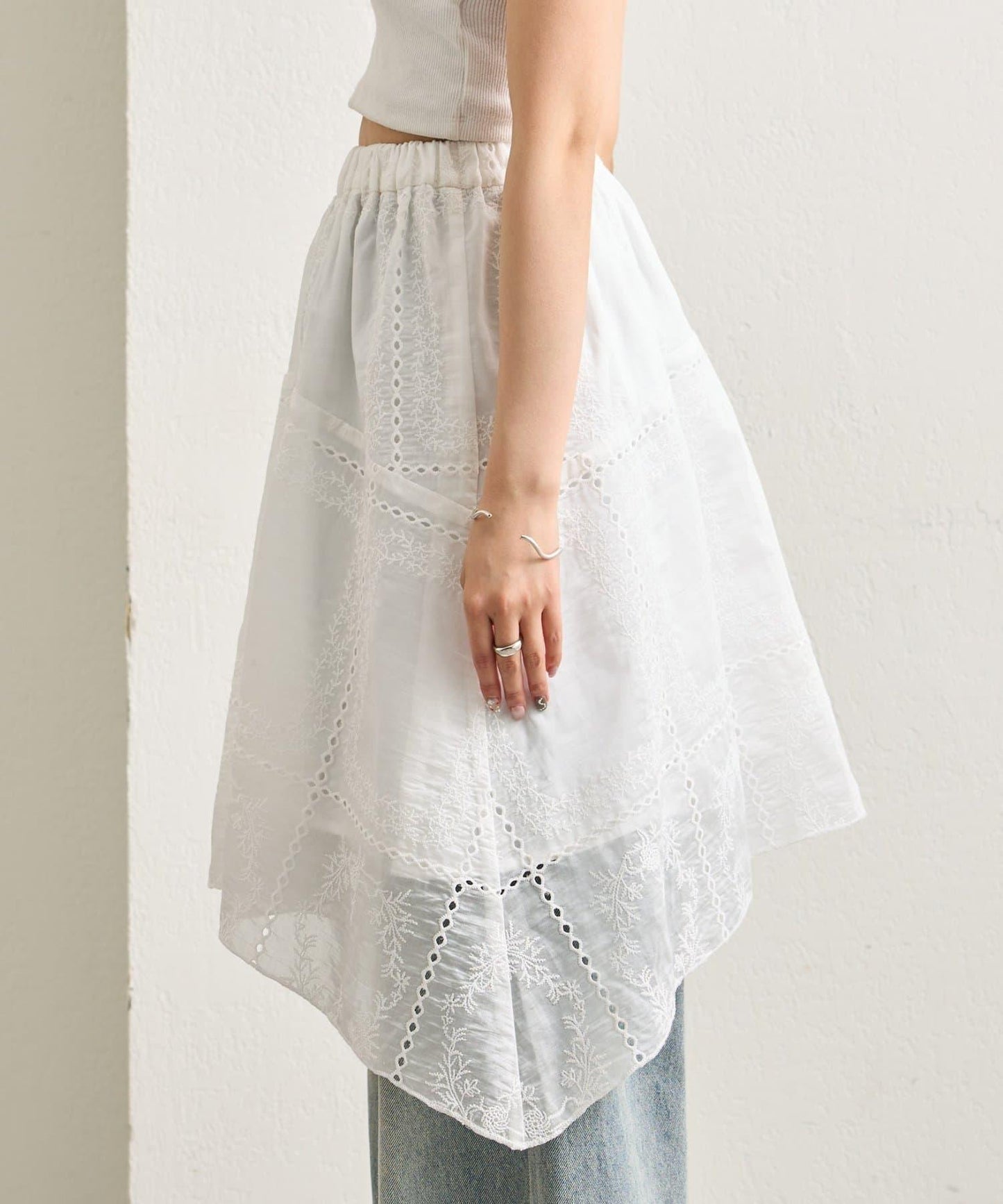 刺繡下襬半身裙