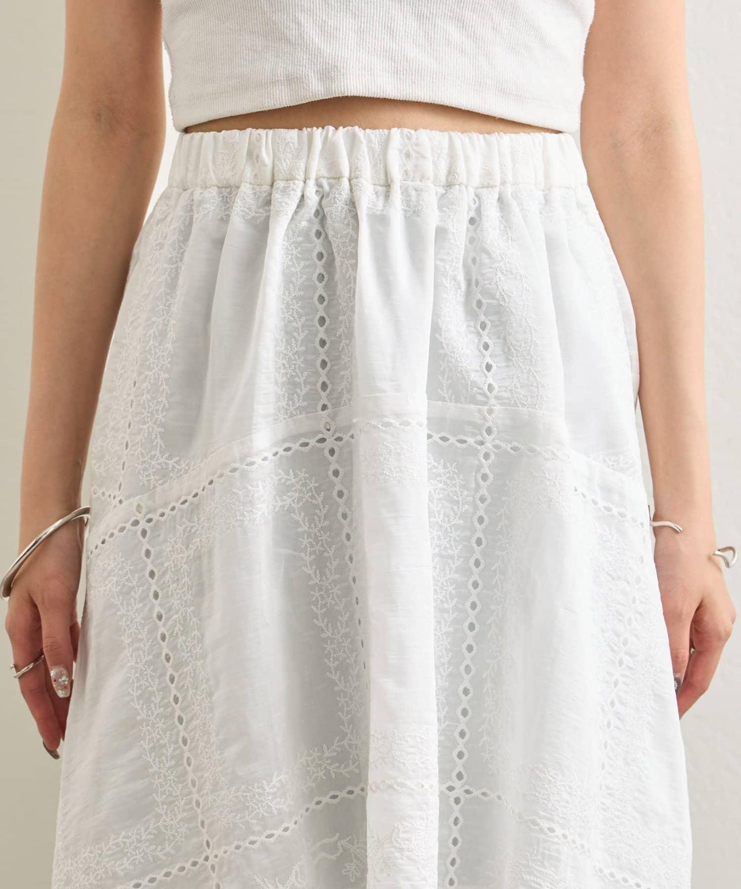 刺繡下襬半身裙