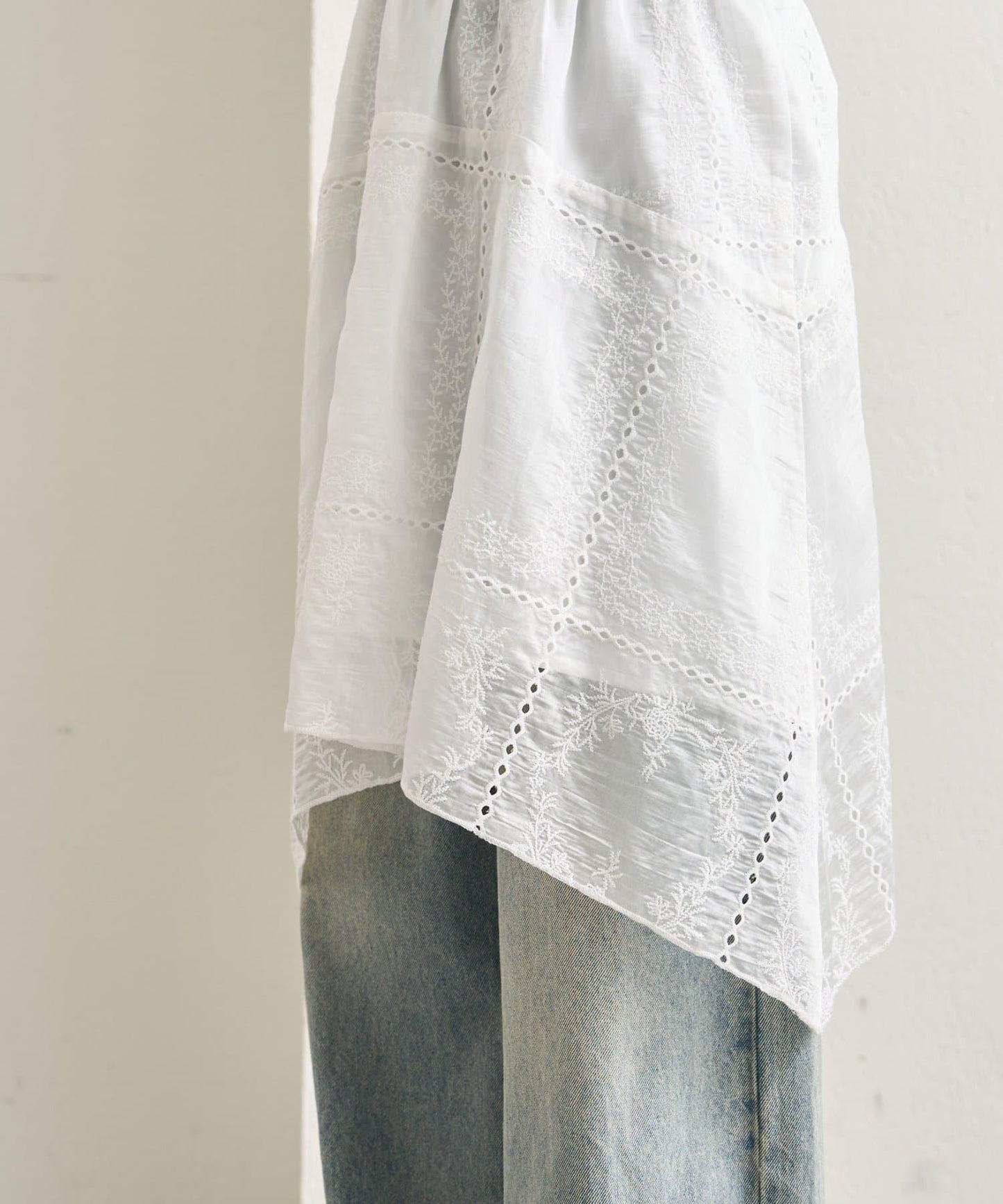 刺繡下襬半身裙