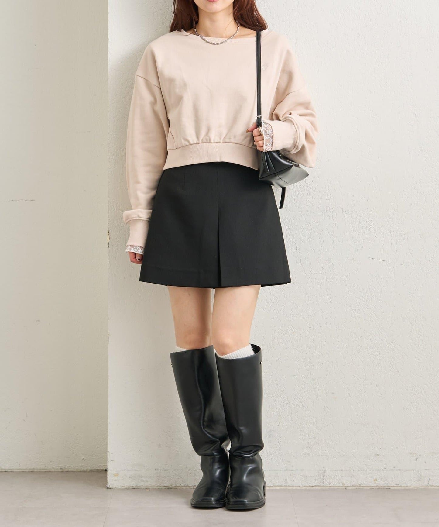 點綴刺繡短款衛衣