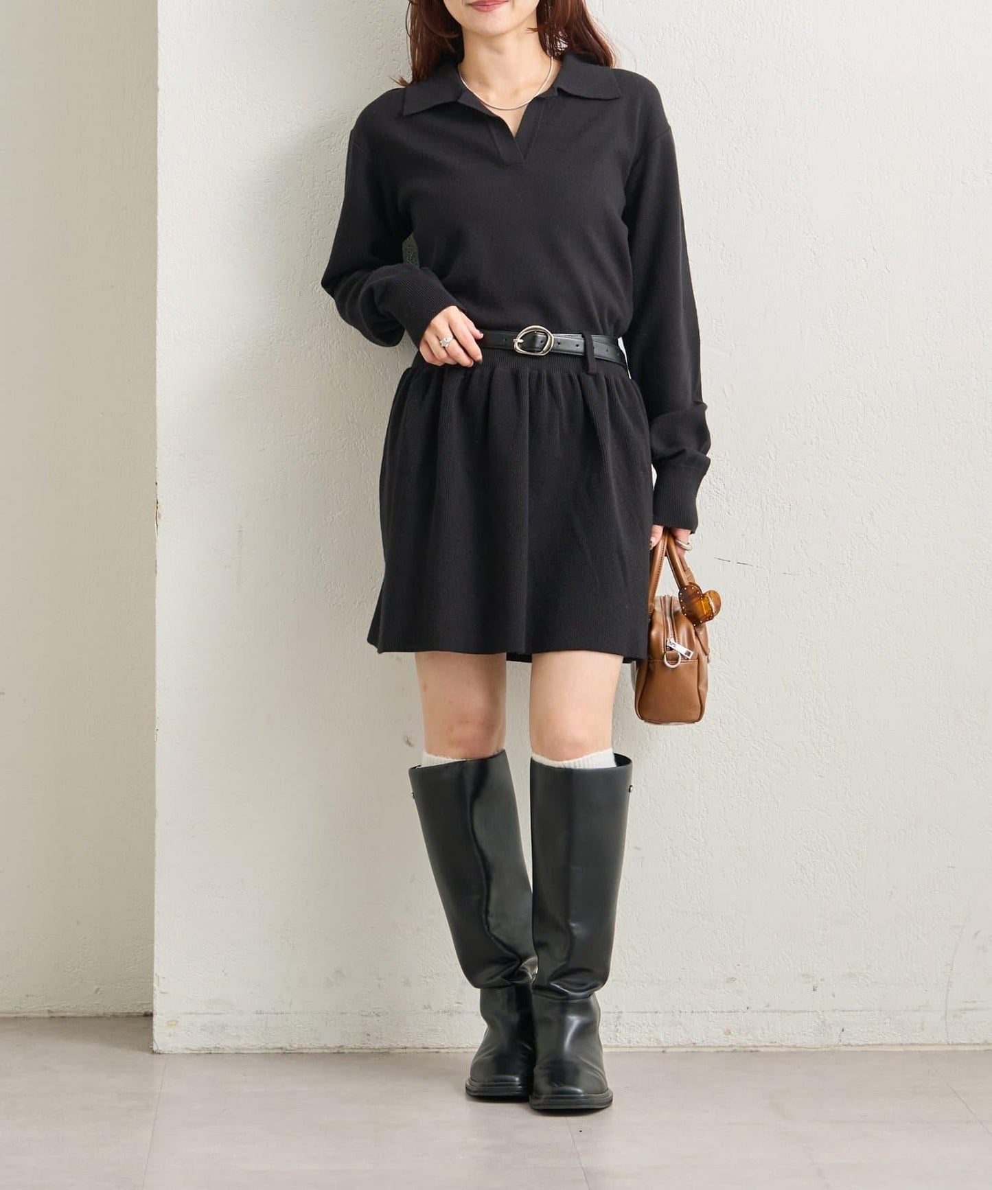 配腰帶針織翻領連衣裙