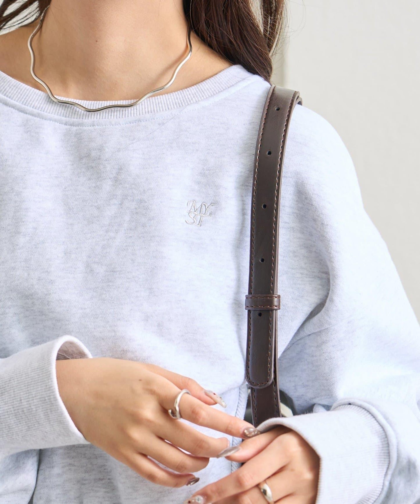 點綴刺繡短款衛衣