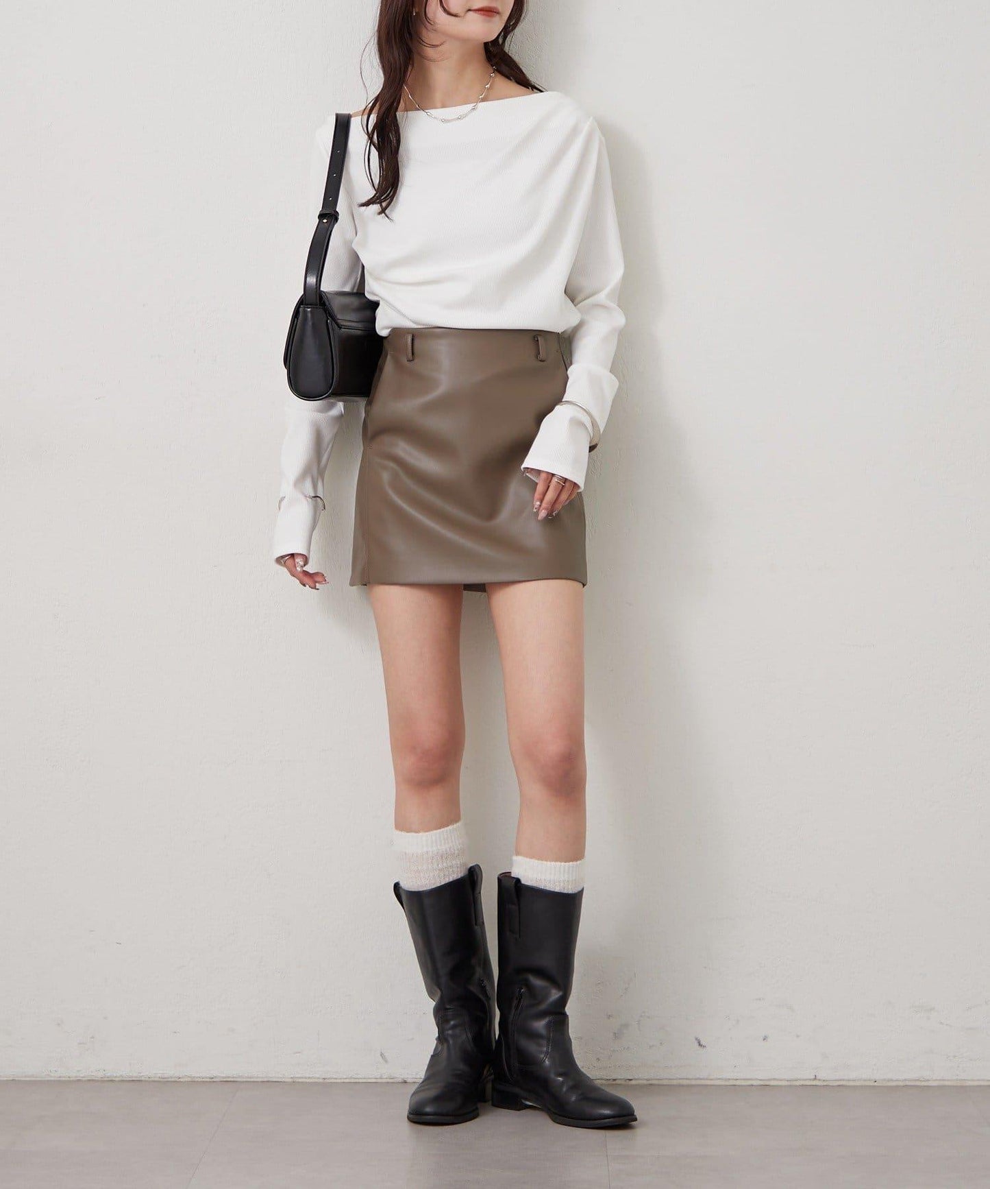 帶吊墜一字肩羅紋長袖T恤