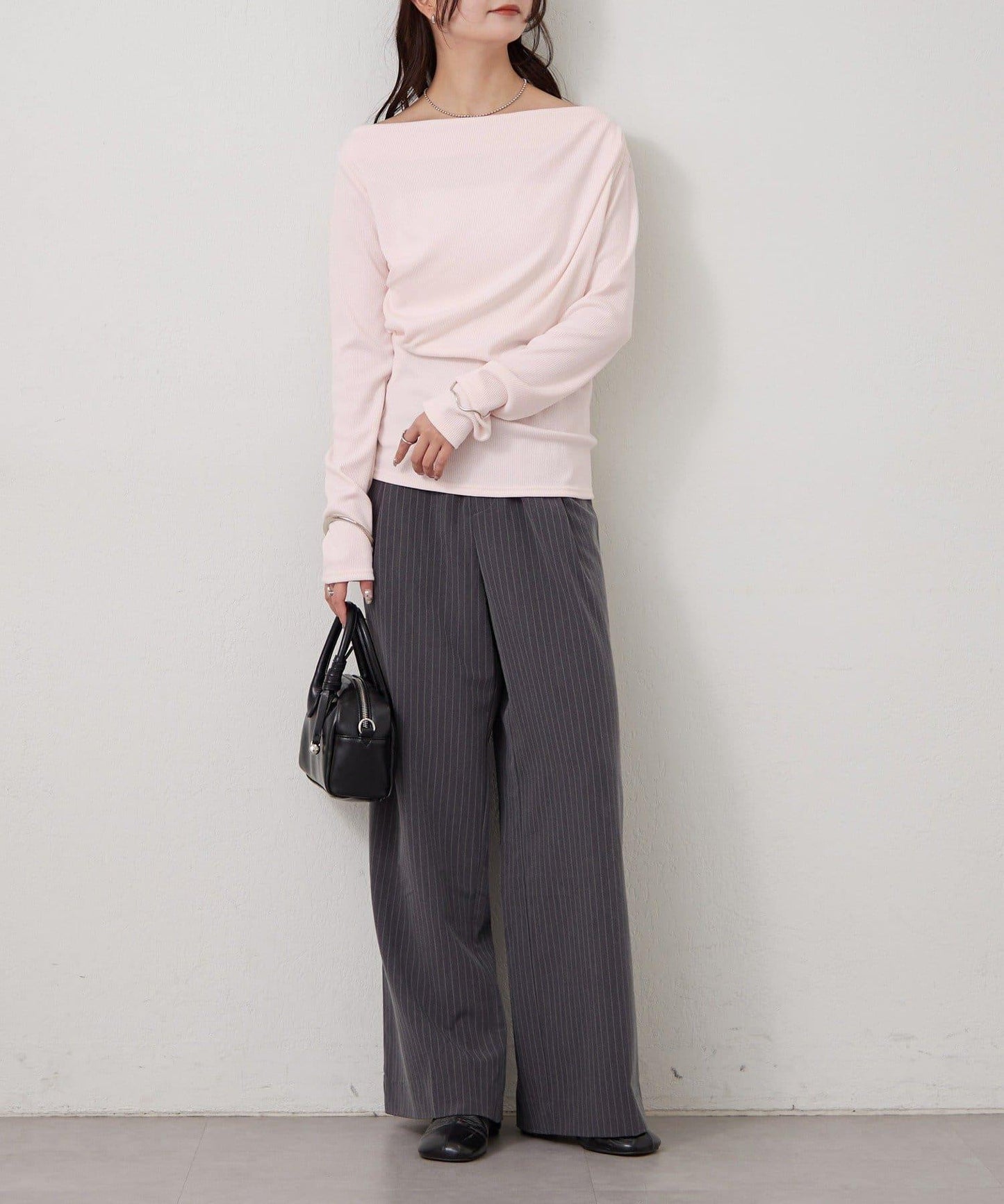 帶吊墜一字肩羅紋長袖T恤