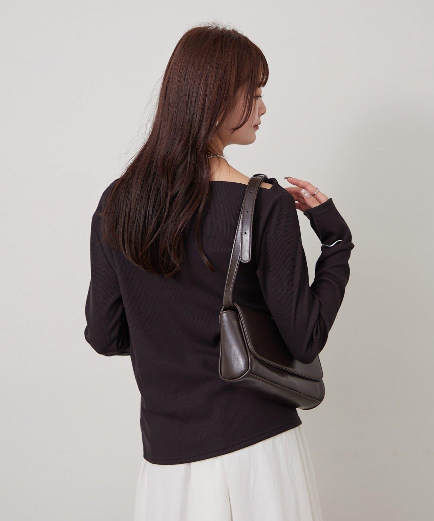 帶吊墜一字肩羅紋長袖T恤