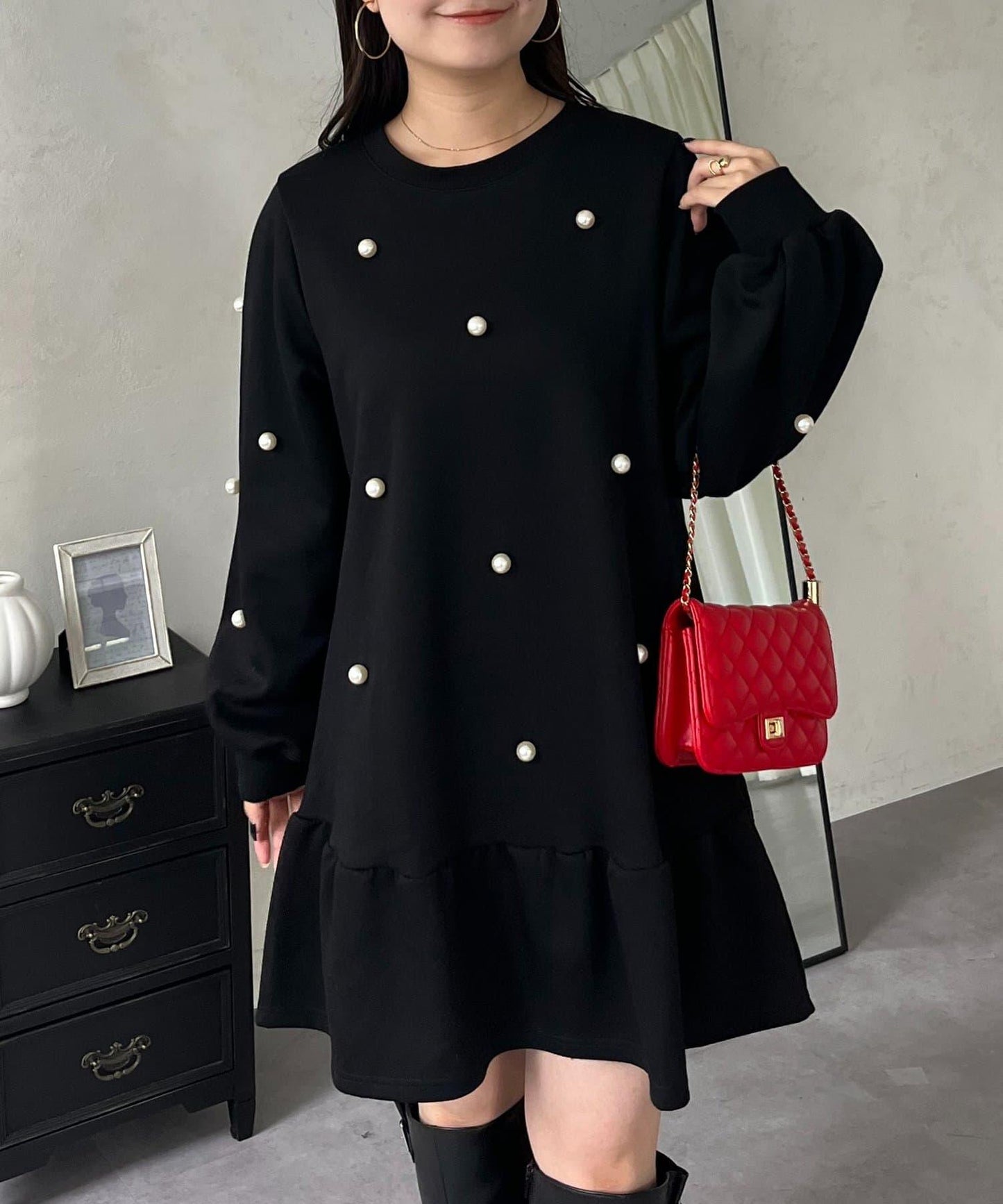 中長款下襬荷葉邊珍珠衛衣