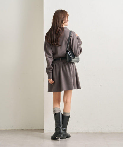 配腰帶針織翻領連衣裙