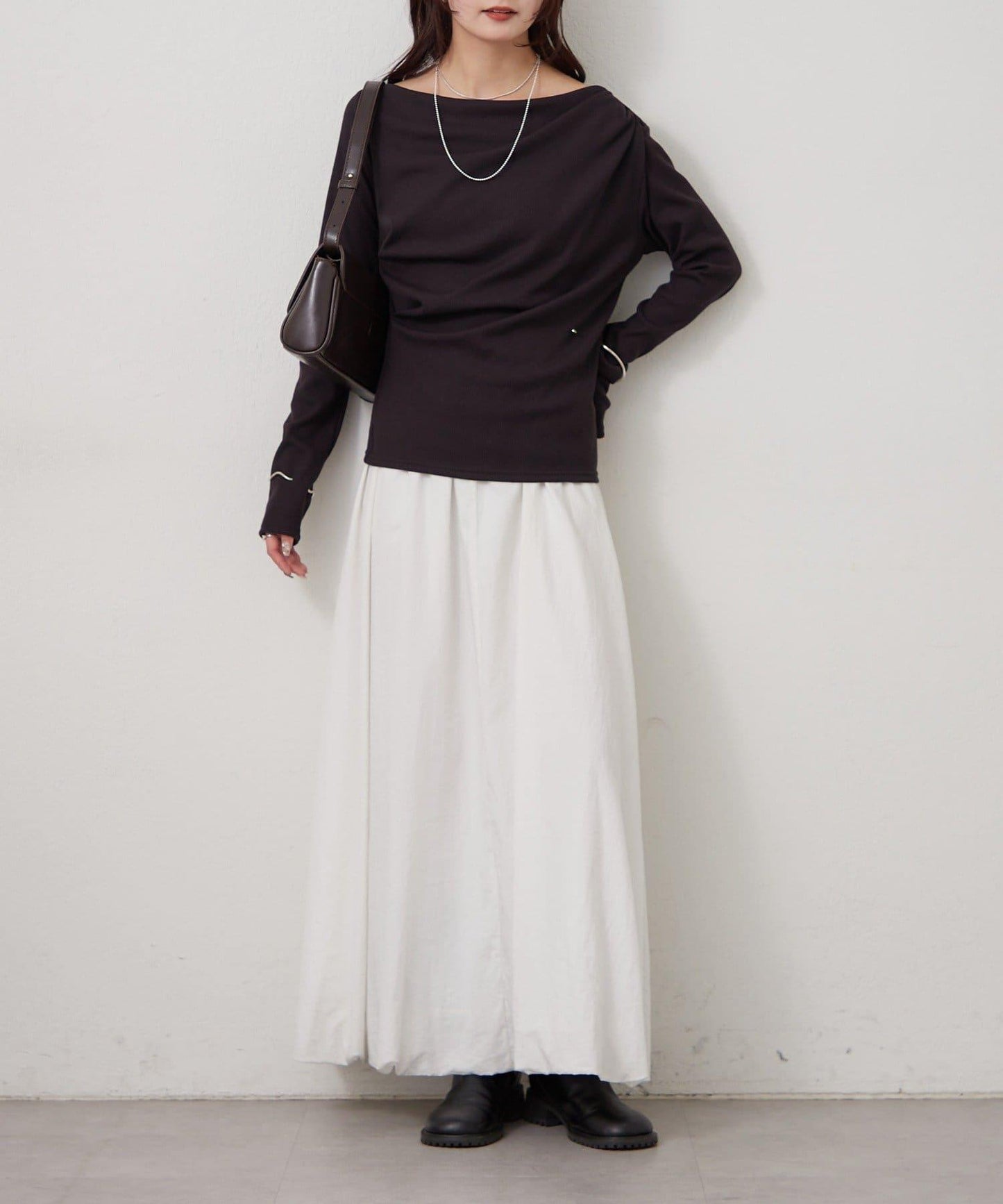 帶吊墜一字肩羅紋長袖T恤