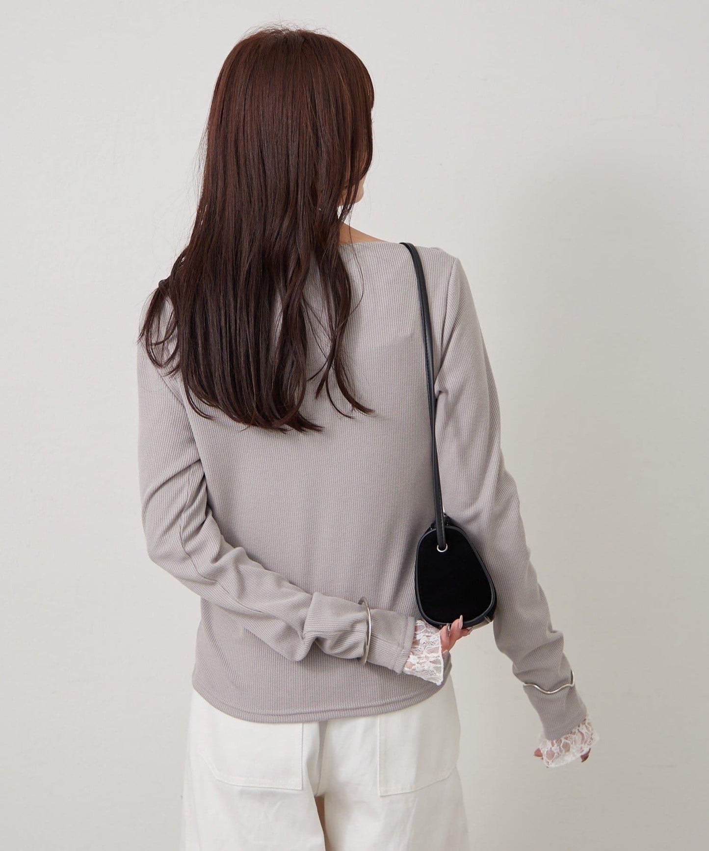 帶吊墜一字肩羅紋長袖T恤