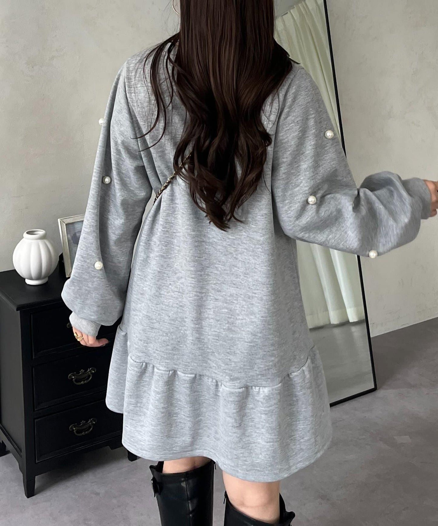 中長款下襬荷葉邊珍珠衛衣