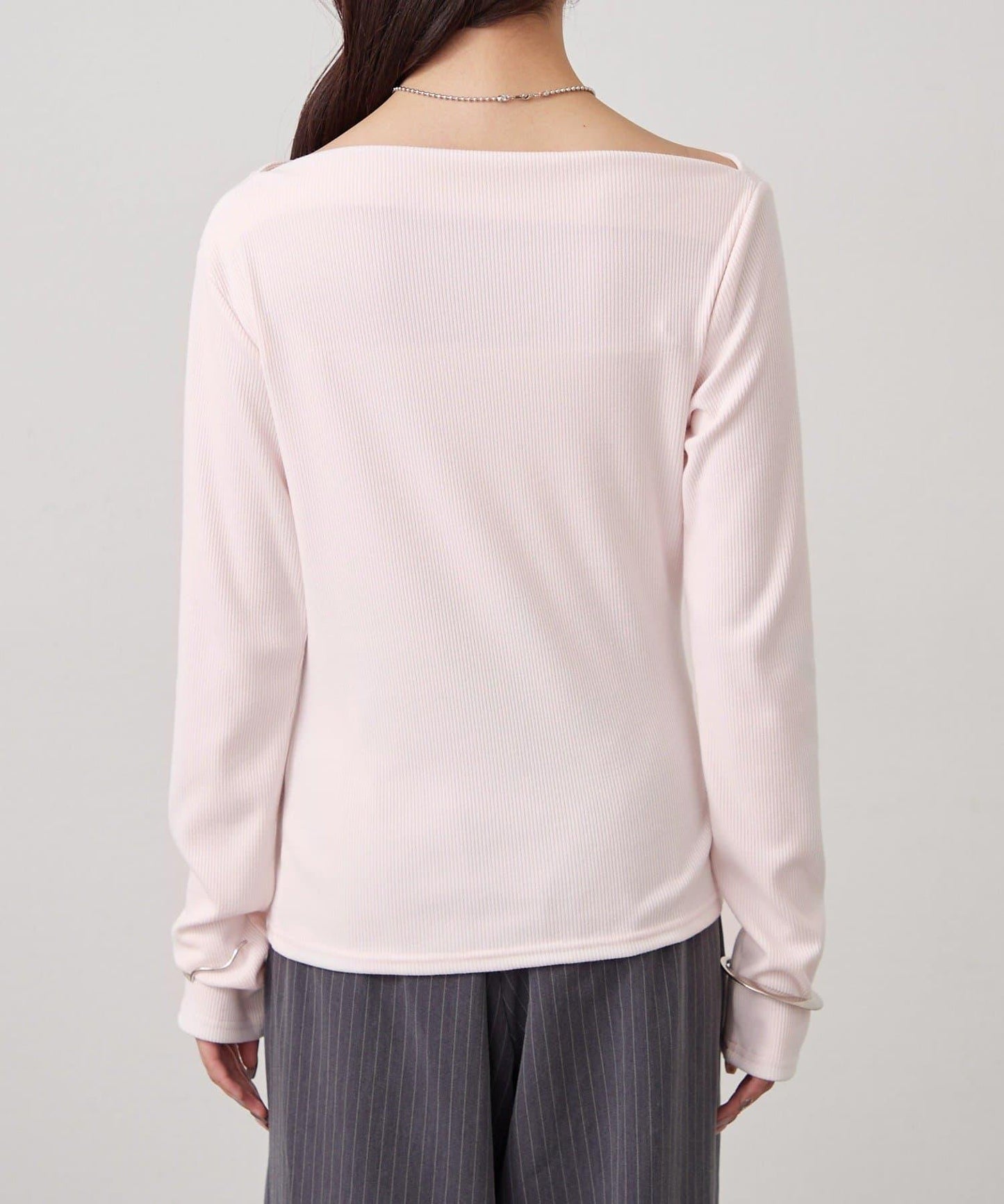 帶吊墜一字肩羅紋長袖T恤