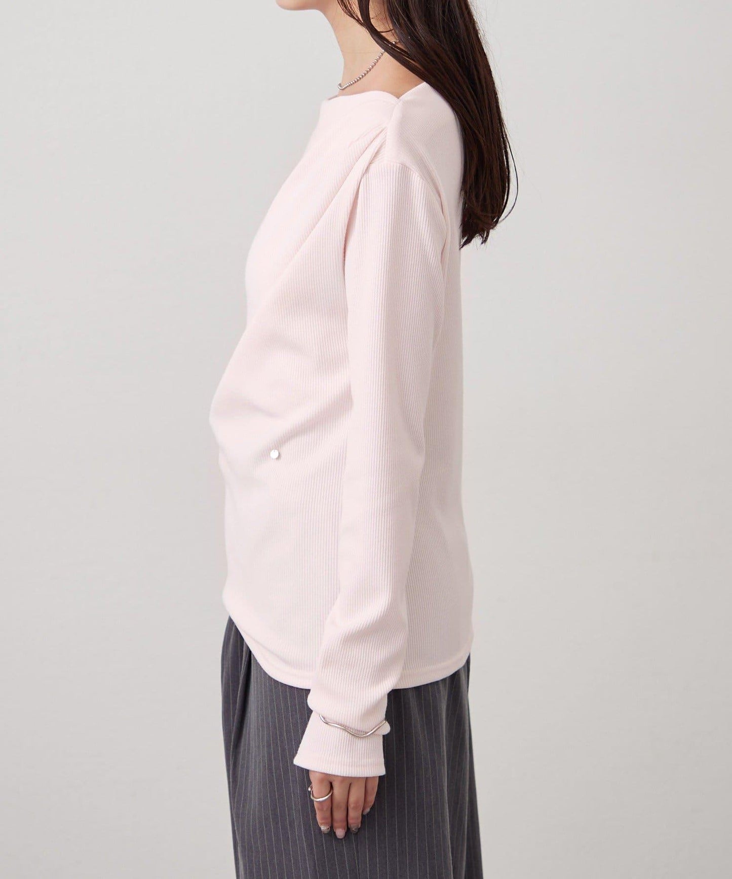 帶吊墜一字肩羅紋長袖T恤