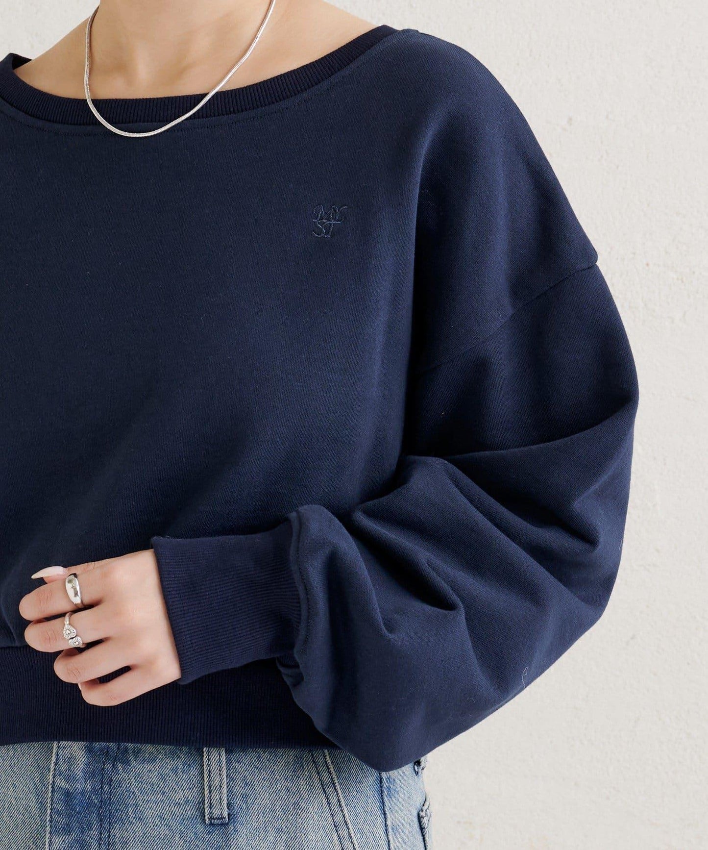 點綴刺繡短款衛衣