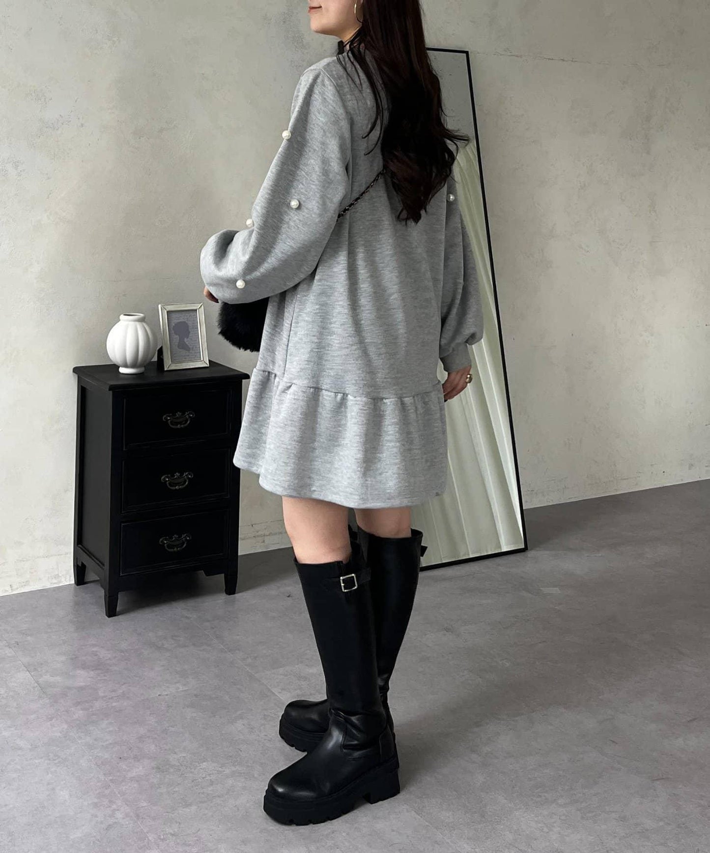 中長款下襬荷葉邊珍珠衛衣