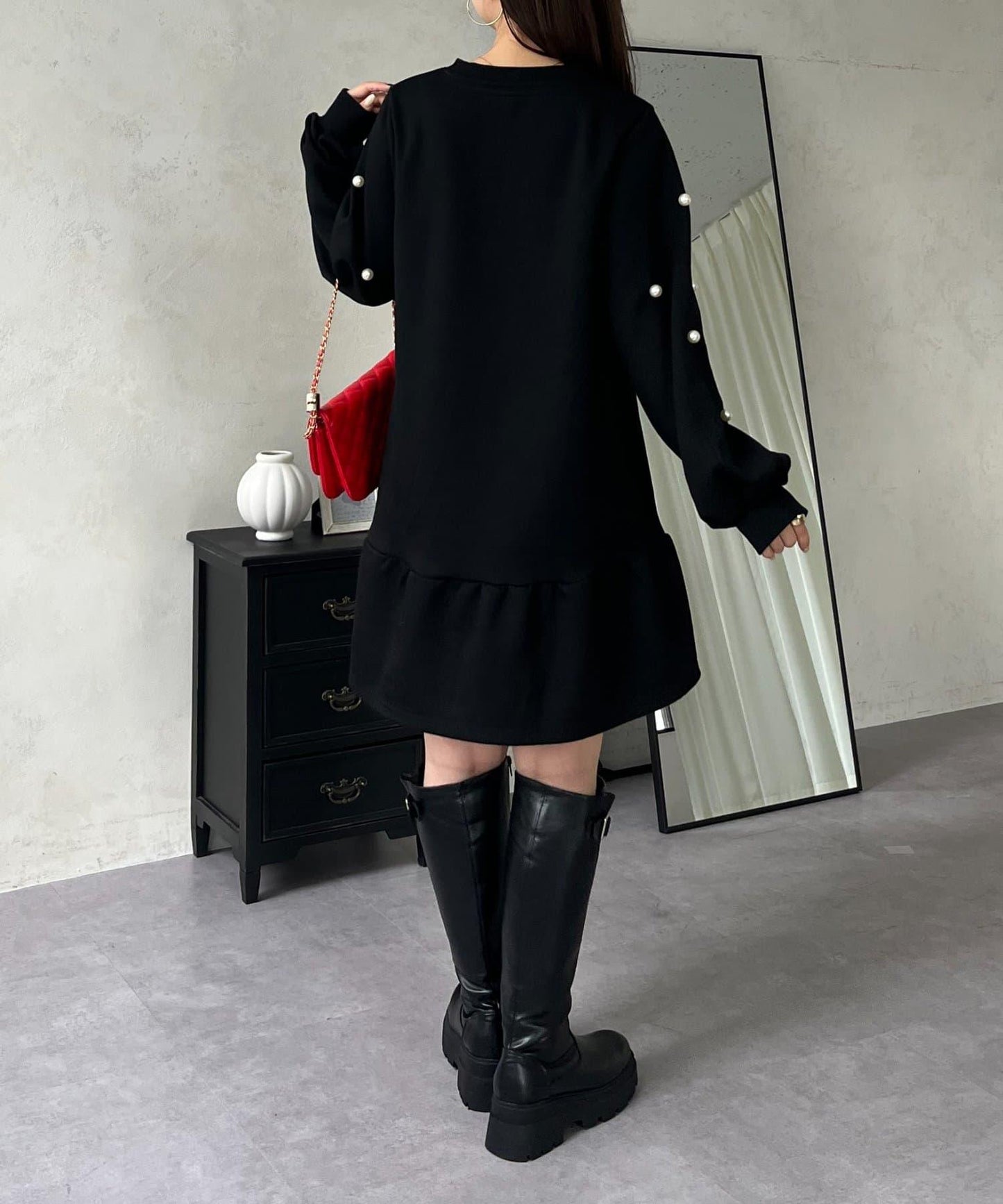 中長款下襬荷葉邊珍珠衛衣