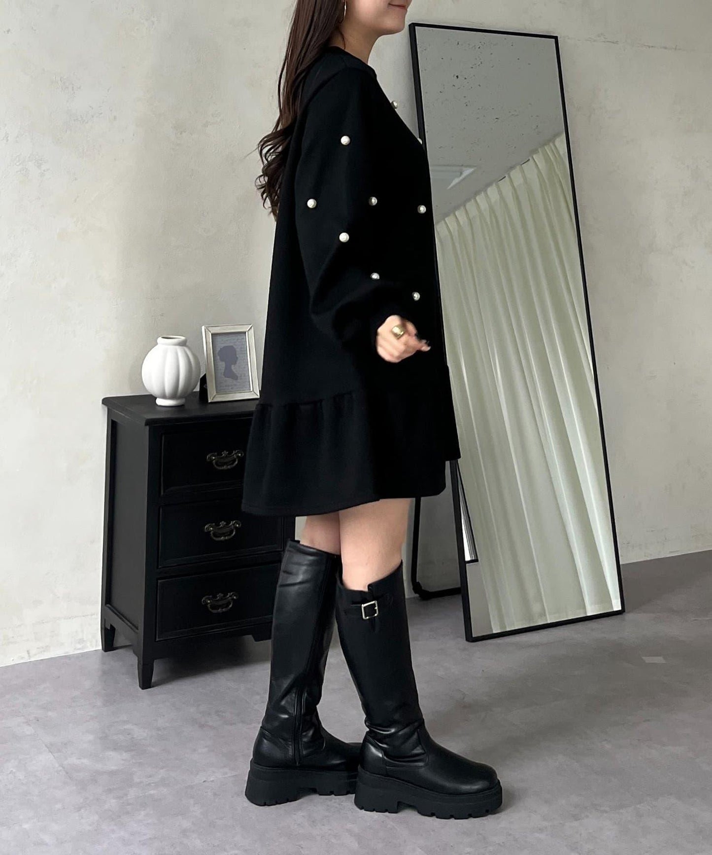 中長款下襬荷葉邊珍珠衛衣