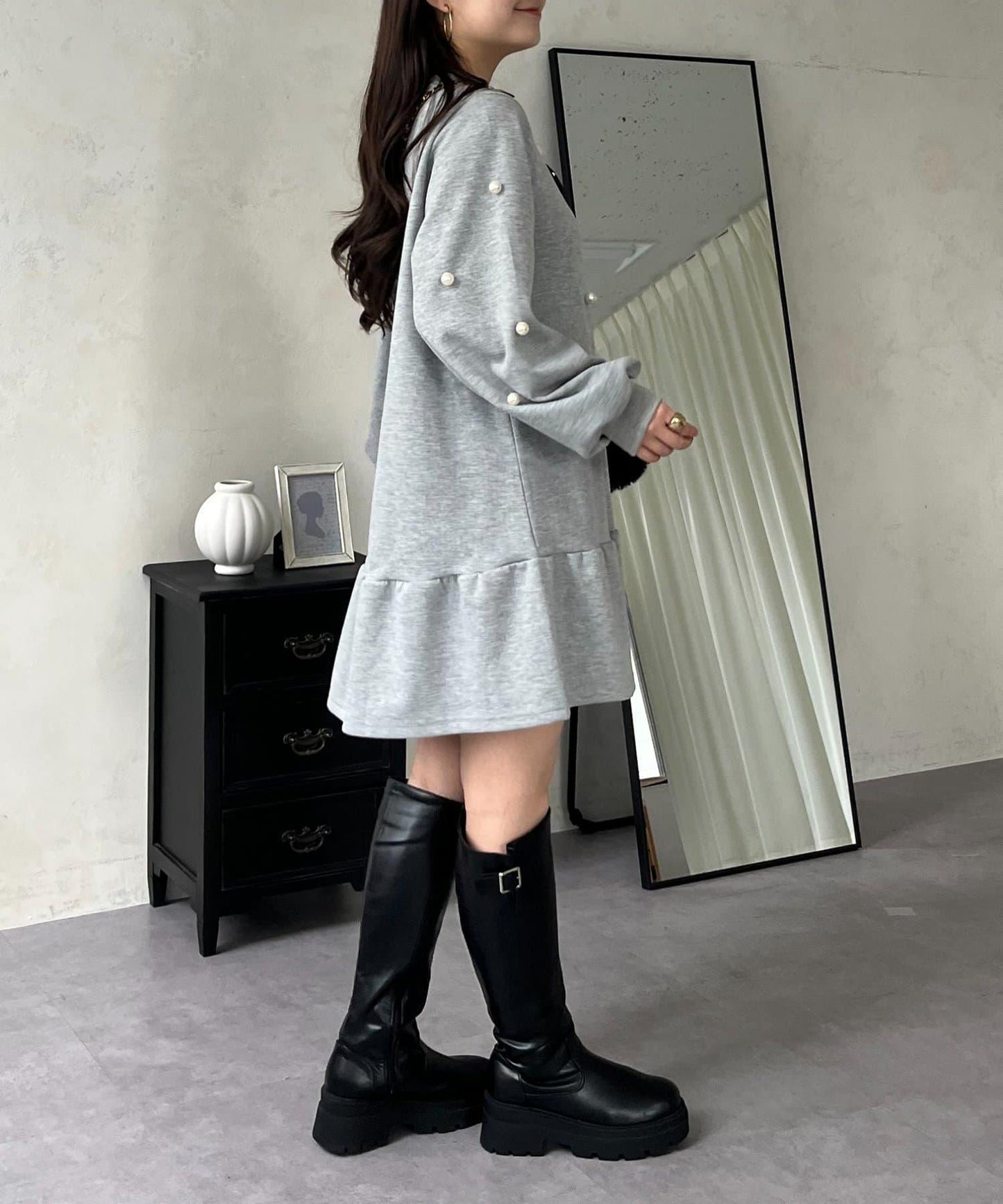 中長款下襬荷葉邊珍珠衛衣