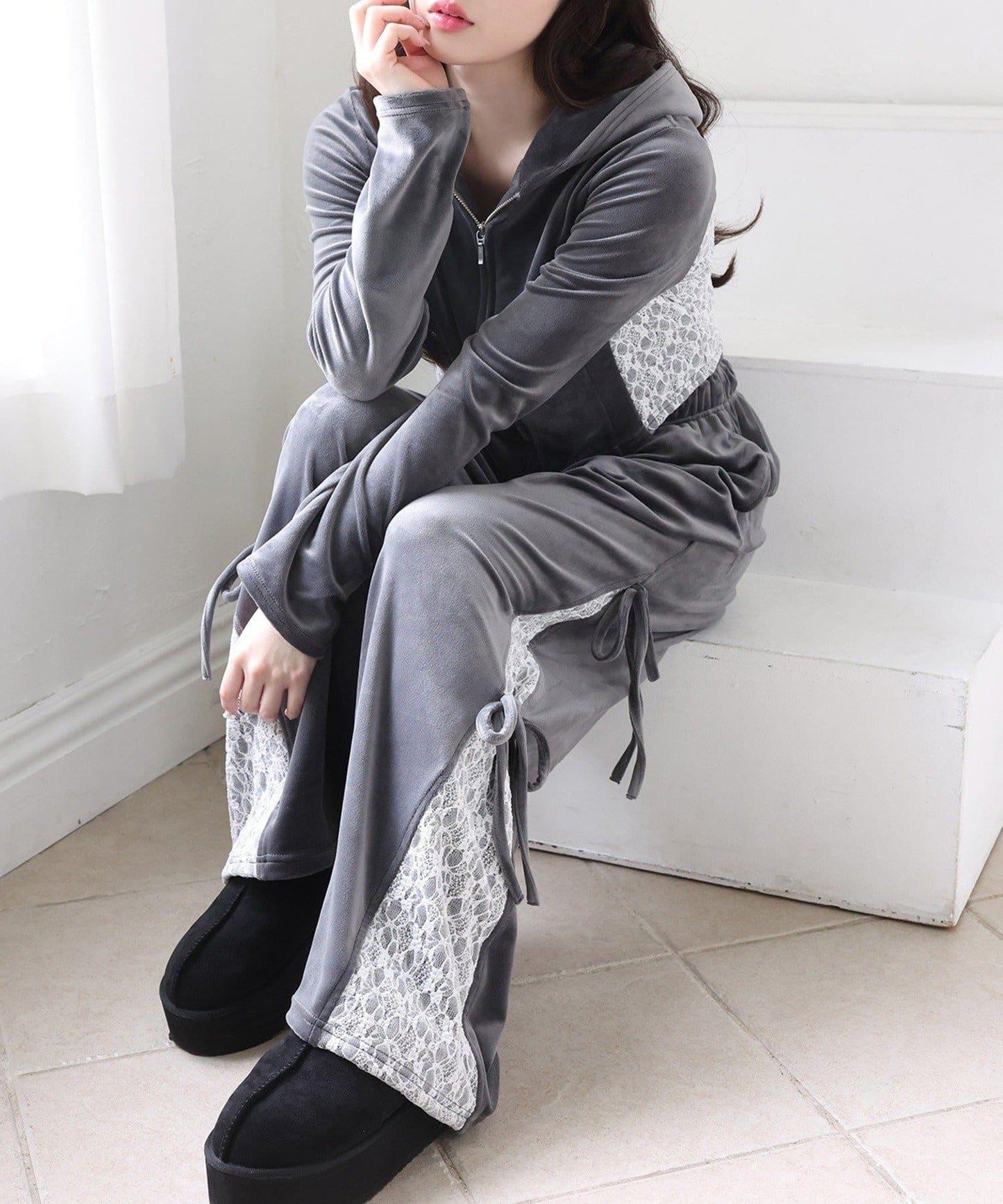 側邊蕾絲天鵝絨蝴蝶結長褲