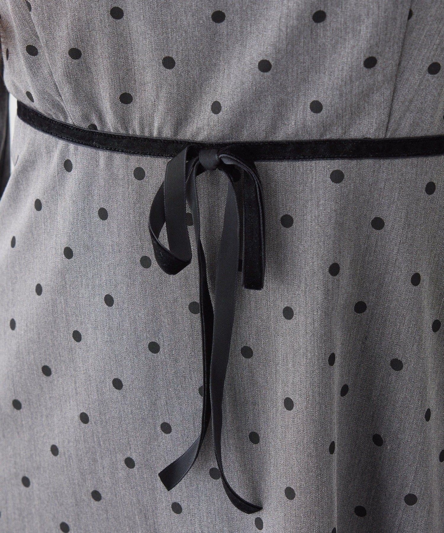 後背繫帶蕾絲吊帶連衣裙