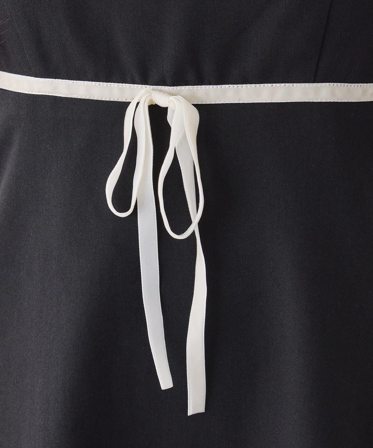 後背繫帶蕾絲吊帶連衣裙