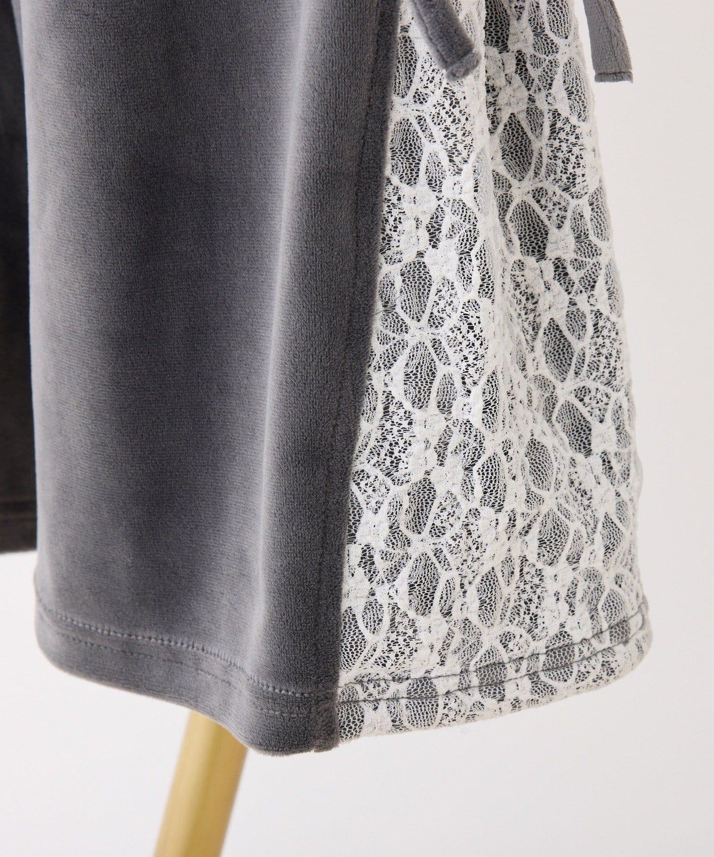 側邊蕾絲天鵝絨蝴蝶結長褲