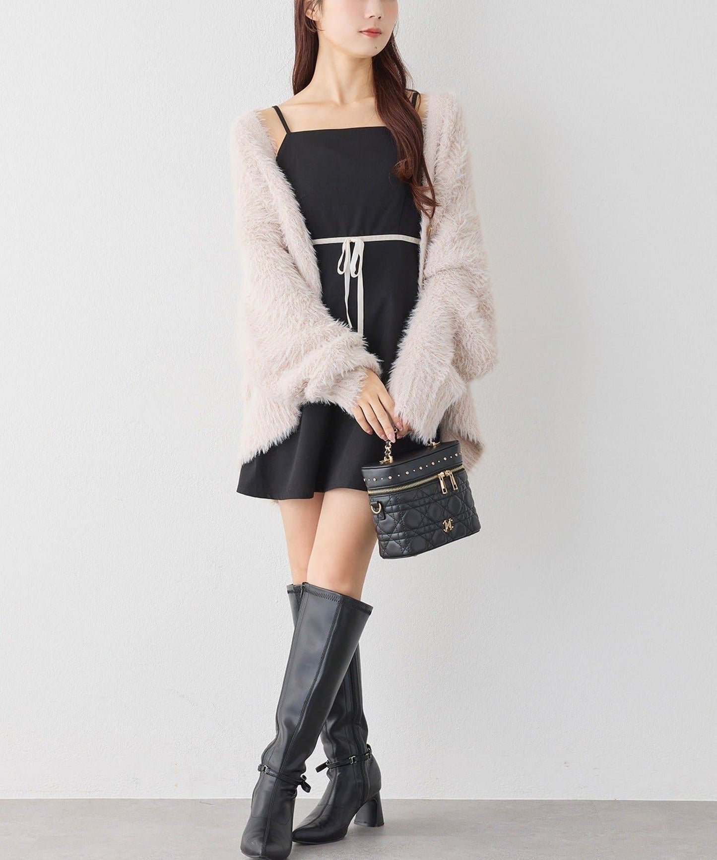 後背繫帶蕾絲吊帶連衣裙