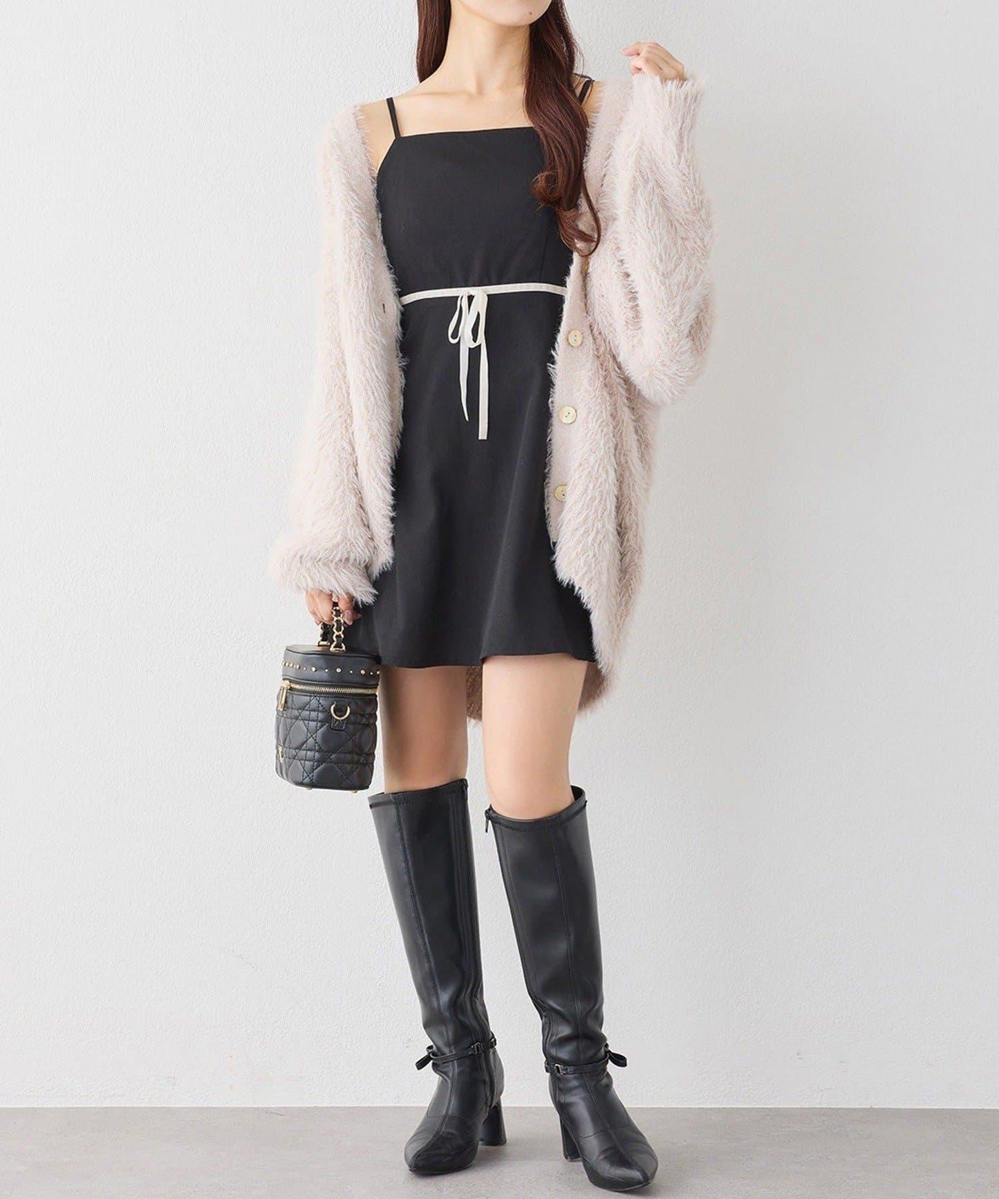 後背繫帶蕾絲吊帶連衣裙