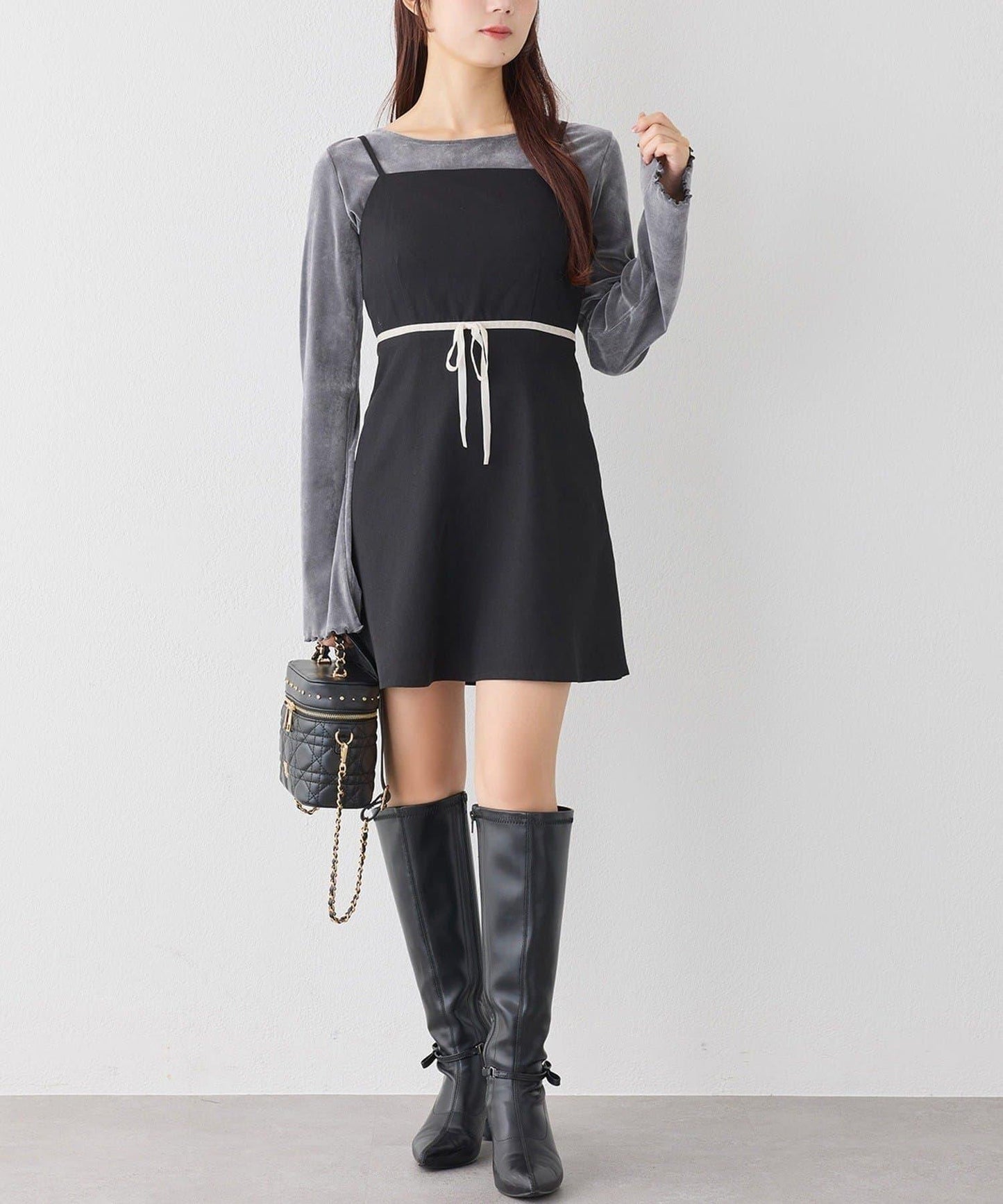 後背繫帶蕾絲吊帶連衣裙