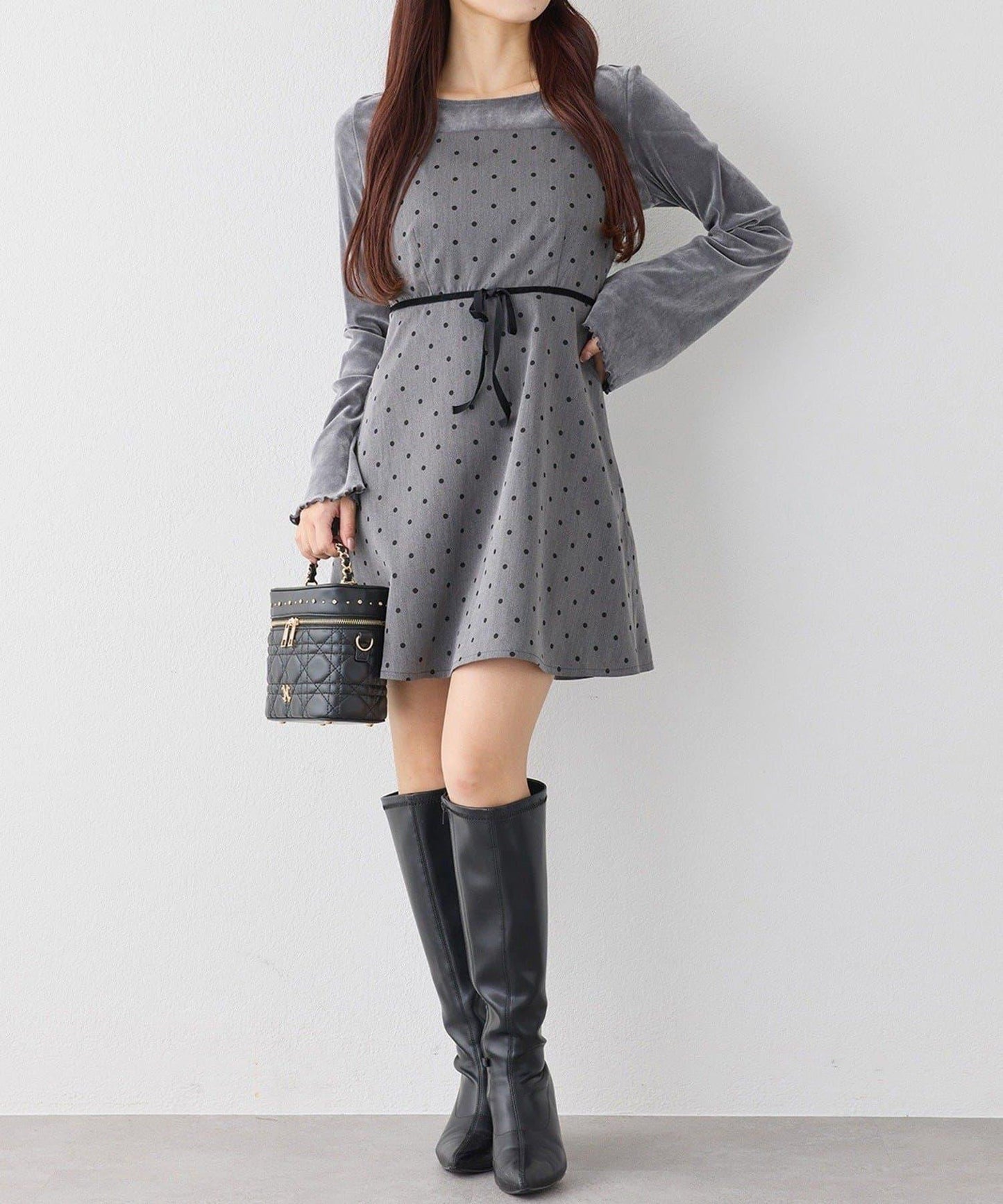 後背繫帶蕾絲吊帶連衣裙