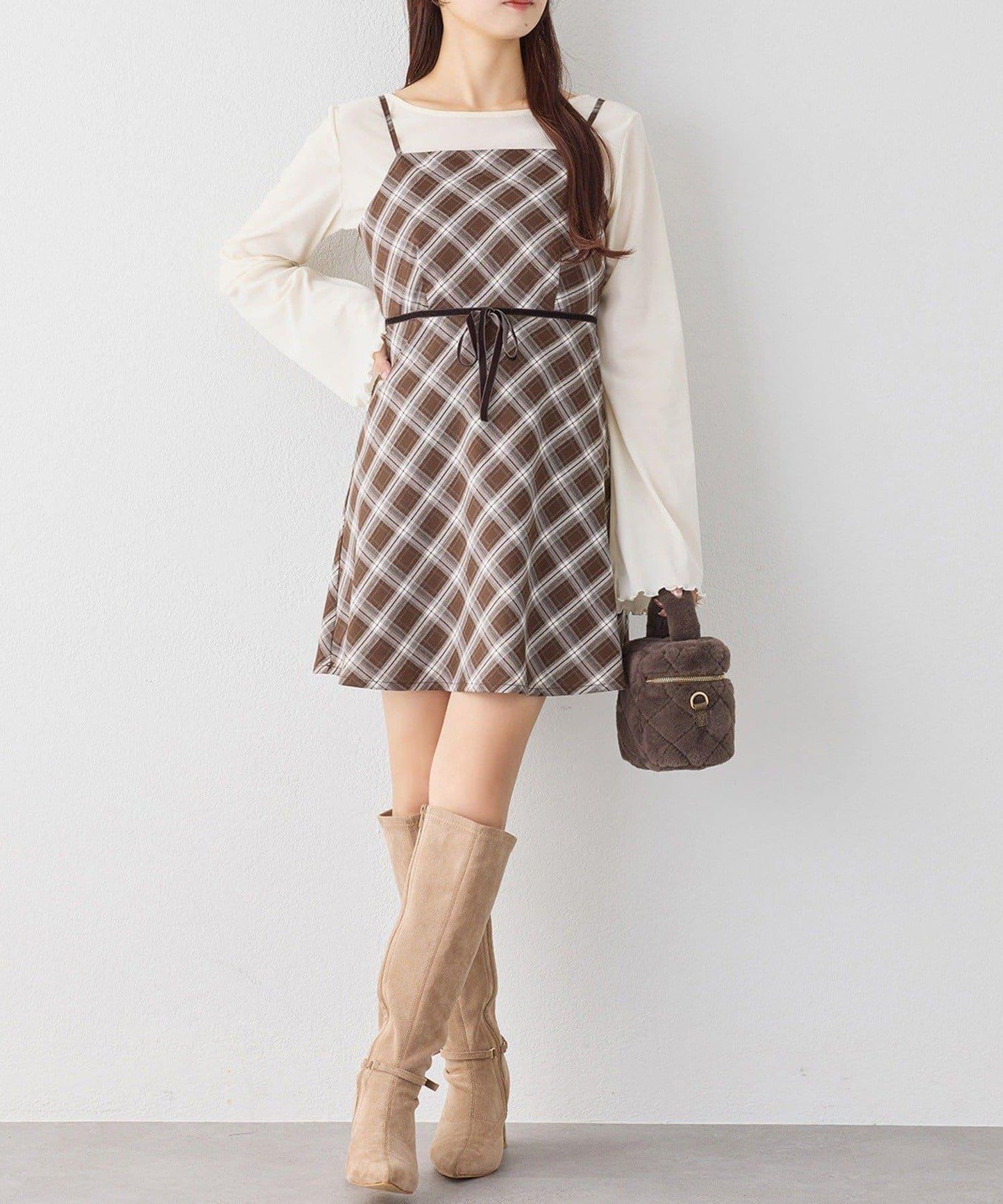 後背繫帶蕾絲吊帶連衣裙