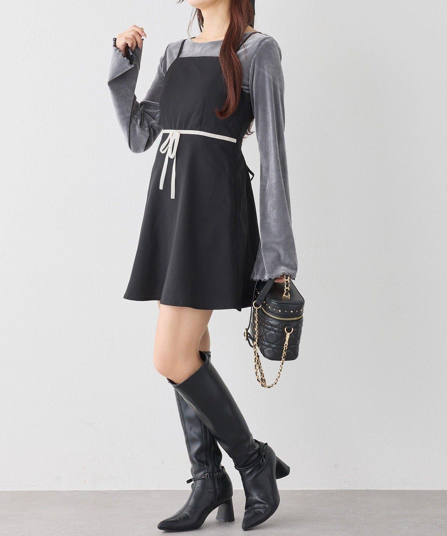 後背繫帶蕾絲吊帶連衣裙