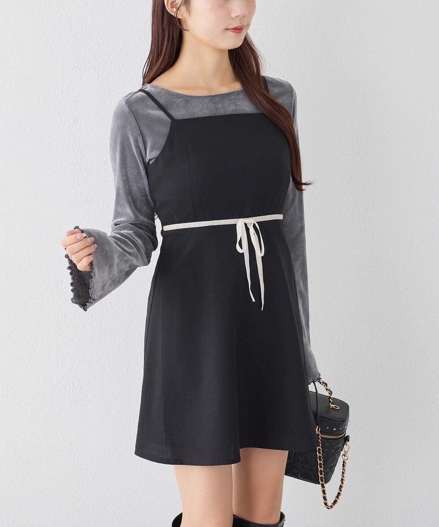 後背繫帶蕾絲吊帶連衣裙