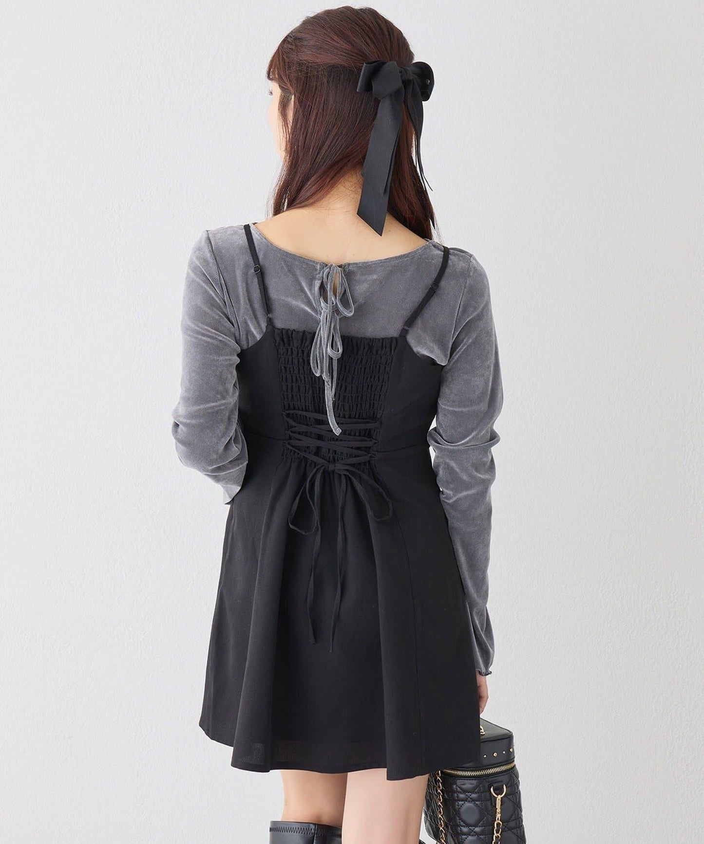 後背繫帶蕾絲吊帶連衣裙